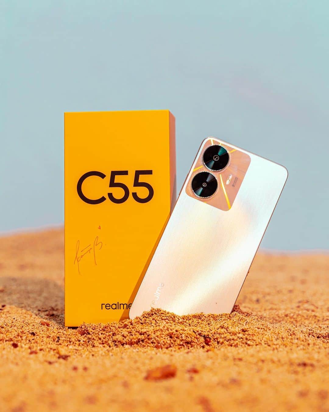 Kathryn Bernardoさんのインスタグラム写真 - (Kathryn BernardoInstagram)「The Stylish Champion is finally here! 💛   To celebrate its arrival, I'll be giving away a realme C55 to one lucky winner! Here's how to join:  1. Like this post.  2. Follow @realmePhilippines on Instagram. 3. Comment on the first pinned post of @realmePhilippines with 3 emojis that represent a “Stylish Champion” and tag 3 of your friends, then don't forget to use the hashtags #realmeC55 #TheStylishChampion #DoTheCapsule 😊」4月28日 15時49分 - bernardokath