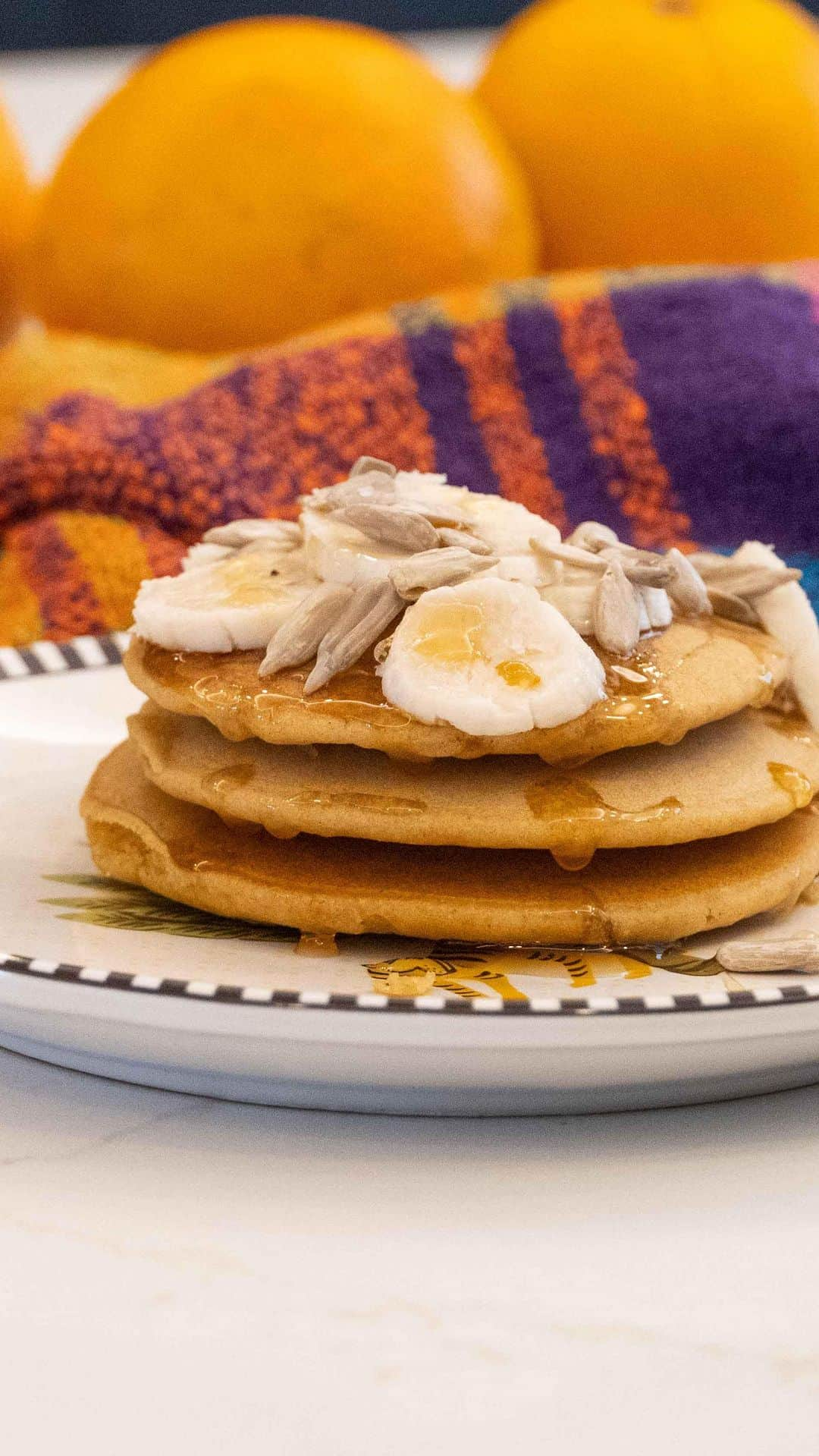 Archana's Kitchenのインスタグラム：「Starting my day off on a sweet note with these guilt-free vanilla millet pancakes! These pancakes are the bee’s knees 🐝🍯 Topped with sliced bananas and drizzled with honey, they’re the perfect sweet start to your morning.   Who says healthy eating can’t be delicious made from millet-based vanilla pancake mix from Archana’s Kitchen! Who needs maida when you can have a healthy and delicious breakfast like this? 🍌🍯🥞   Comment below if you would like to know where to buy them! We have some great offers going on :)   #HealthyBreakfastGoals #MilletPancakes #Archanaskitchen #BananaLove #HoneyDrizzle #HealthyEating #Breakfast #Pancakes #Millets #PancakePerfection #MilletMagic」