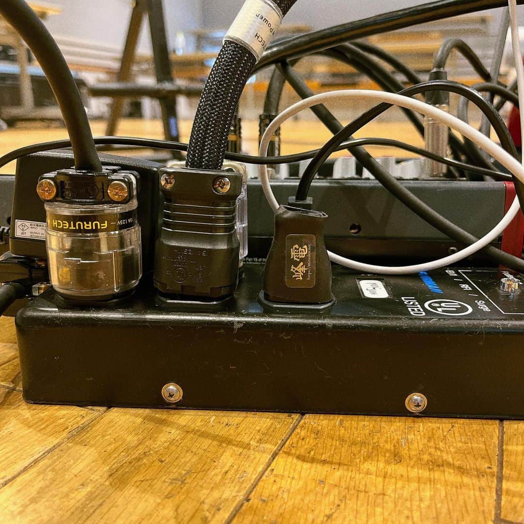tokuのインスタグラム：「Plugged」