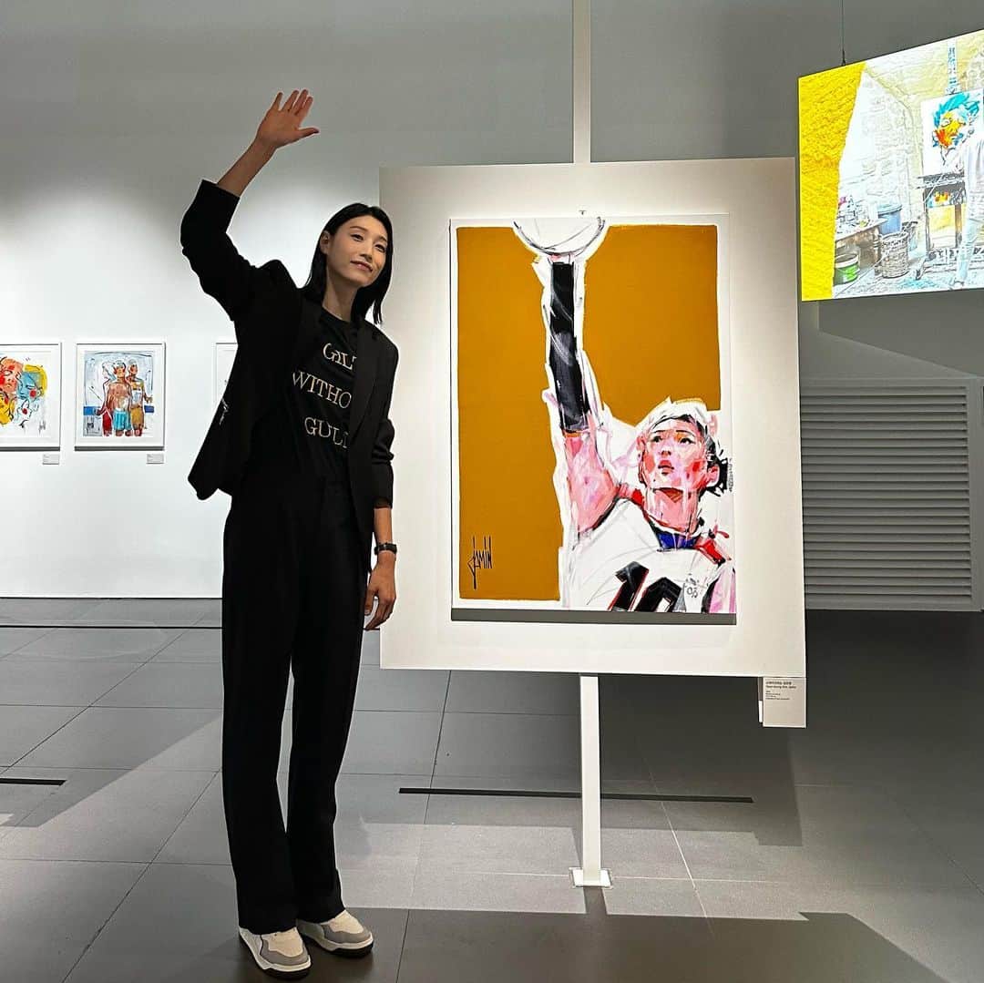 キム・ヨンギョンさんのインスタグラム写真 - (キム・ヨンギョンInstagram)「Thank you for the portrait. It is an honor to be part of the exhibition 👨🏻‍🎨🎨 #davidjamin #다비드자맹」4月28日 16時50分 - kimyk10