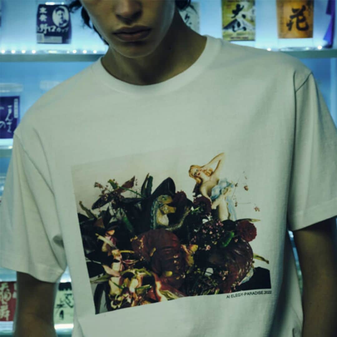 UOMOさんのインスタグラム写真 - (UOMOInstagram)「【荒木経惟を着る】 大人のアートTシャツ「Nobuyoshi Araki × Stie-lo for MINEDENIM」が欲しい  写真家・現代美術家の荒木経惟氏の作品を大胆にあしらったプリントTシャツが販売中。無地のTシャツ派も思わず手に取ってしまいたくなる一枚に注目したい。  フロントには傘寿（SANJU）・楽園日本（RAKUEN NIPPON）・AIエレジー（AI ELEGY）、それぞれの作品を。バックには荒木氏が本コラボのために特別に書き下ろした「ARAKISS」の文字がデザインされている。  荒木氏の写真家としての作品と、書家としての作品が融合したスペシャルな逸品。同アイテムをまとって、夏のおしゃれを楽しんでほしい。  #荒木経惟 #写真 #Tシャツ #uomo #uomo_magazine #webuomo」4月28日 17時00分 - uomo_magazine