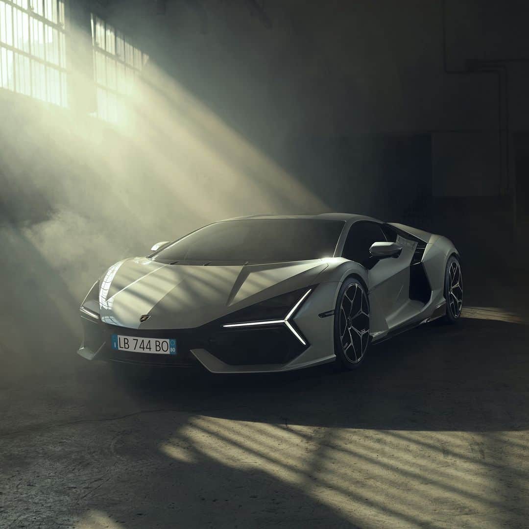 ランボルギーニのインスタグラム：「Thunder and lightning finally come together: it’s the beginning of a new era. Lamborghini Revuelto, our first HPEV plug-in hybrid Super Sports Car, is here to drive humans beyond, combining the power of a brand-new 12-cylinder internal combustion engine with three high-density electric motors and a transversal dual clutch e-gearbox.  The future runs faster than ever. From Now On.  #Lamborghini #Revuelto #FromNowOn __ The vehicle is not yet offered for sale and is therefore not subject to Directive 1999/94/EC. The fuel consumption and emissions data is in the type approval stage」