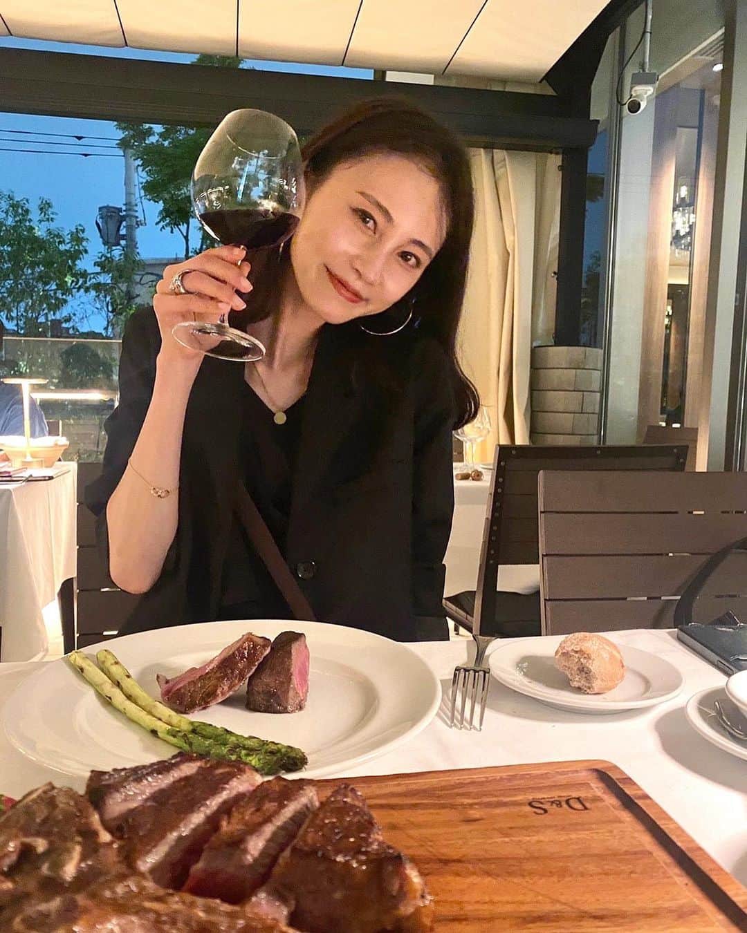 酒井結加のインスタグラム：「steak dinner🍷  🥩🥩🥩  #ウルフギャング#ウルフギャング表参道#表参道ディナー#ステーキ」