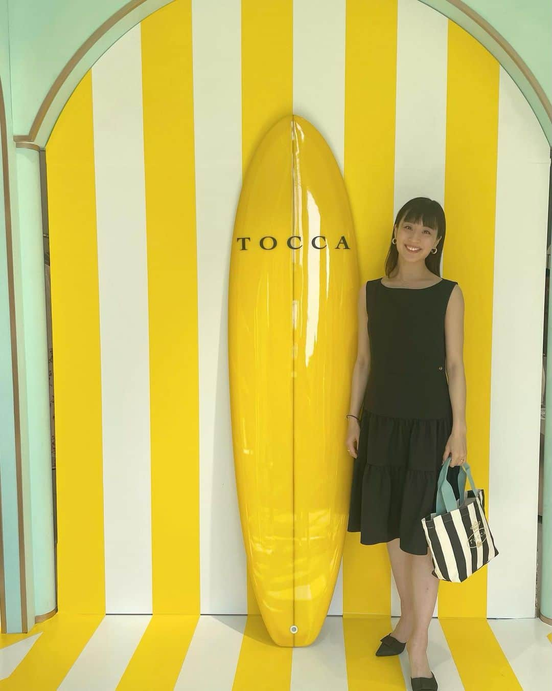 遥羽ららさんのインスタグラム写真 - (遥羽ららInstagram)「.  TOCCA(@tocca_japan )さんのTOCCA HOTELにお邪魔してきました💛  お上品なお洋服から夏らしいカラフルなお洋服まで沢山‼︎ 可愛いが詰まっていて幸せ空間でした🧡  TOCCA HOTEL 4/29(土)～5/14(日)までみたいです♡ 皆様も可愛い空間にぜひ‼︎ @TOCCAOMOTESANDO  私は緑のドットワンピースにしました👗 これをきてお出かけする日が楽しみ🧳  #tocca  #ワンピース」4月28日 17時02分 - rara_haruha