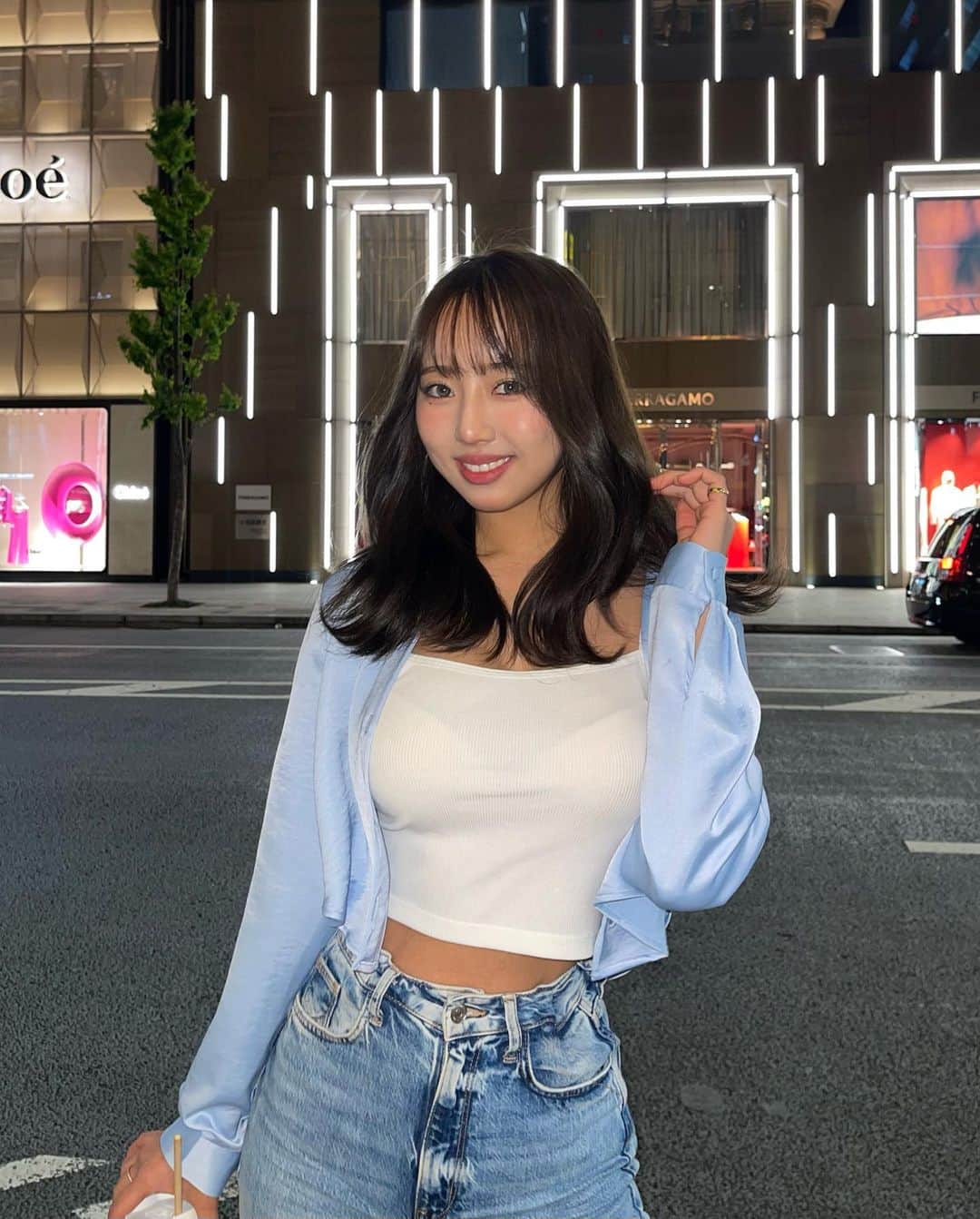 川谷花音のインスタグラム：「欲しいものは髪の毛です💙  髪の毛育ててるの〜ここ数年間  最近新しいドライヤーゲットした 軽くて凄く使いやすい🤭  #絹女 #kinujo #ドライヤー #ヘアーアイロン #美容」