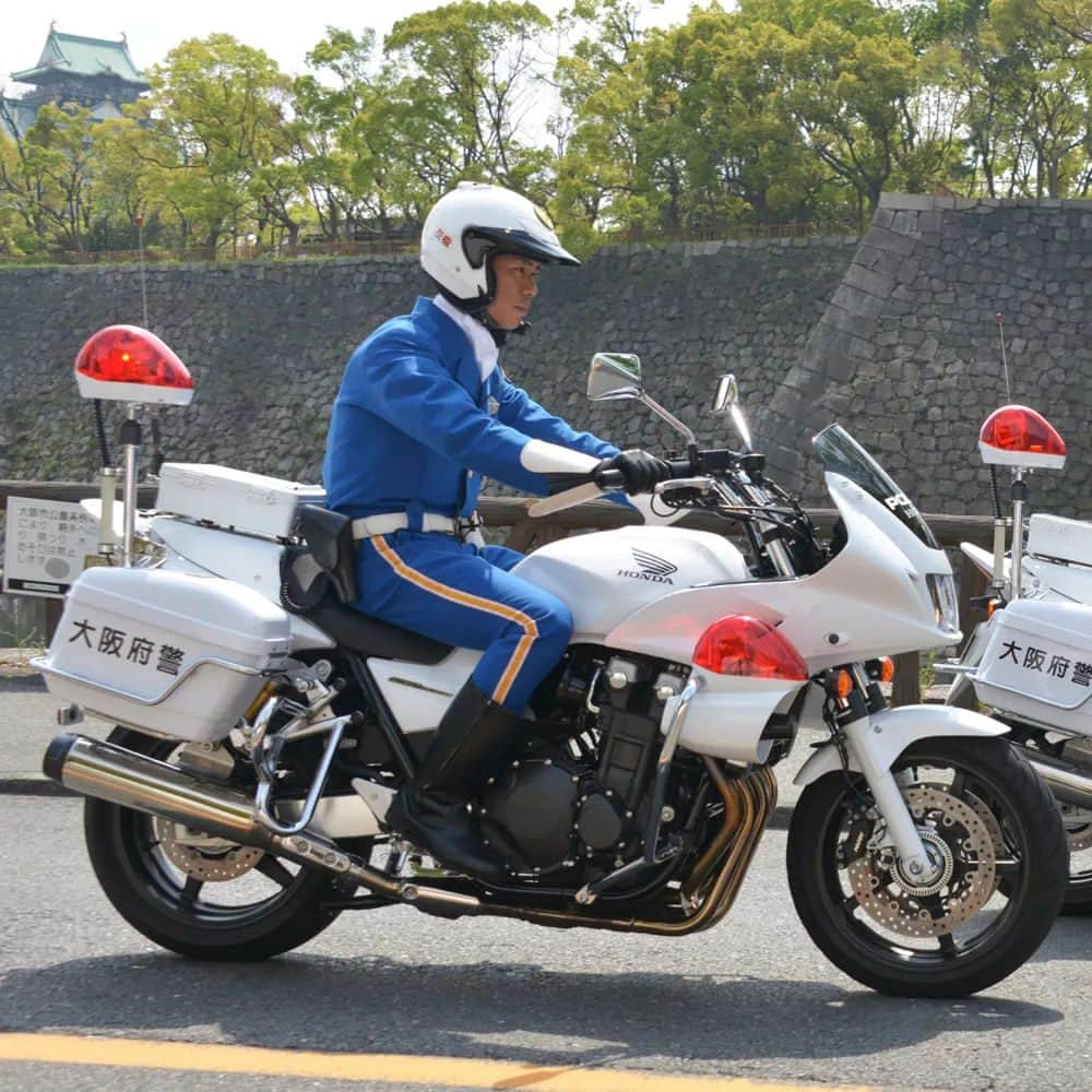 大阪府警察さんのインスタグラム写真 - (大阪府警察Instagram)「【白バイの歴史⑨】 ホンダ  CB1300P 撮影年  2019年（令和元年）  #大阪府警察公式 #大阪府警察 #大阪府警 #府警 #警察 #警察官 #おまわりさん #白バイの歴史 #白バイ #ホンダ #CB1300P」4月28日 17時07分 - fukei_koho