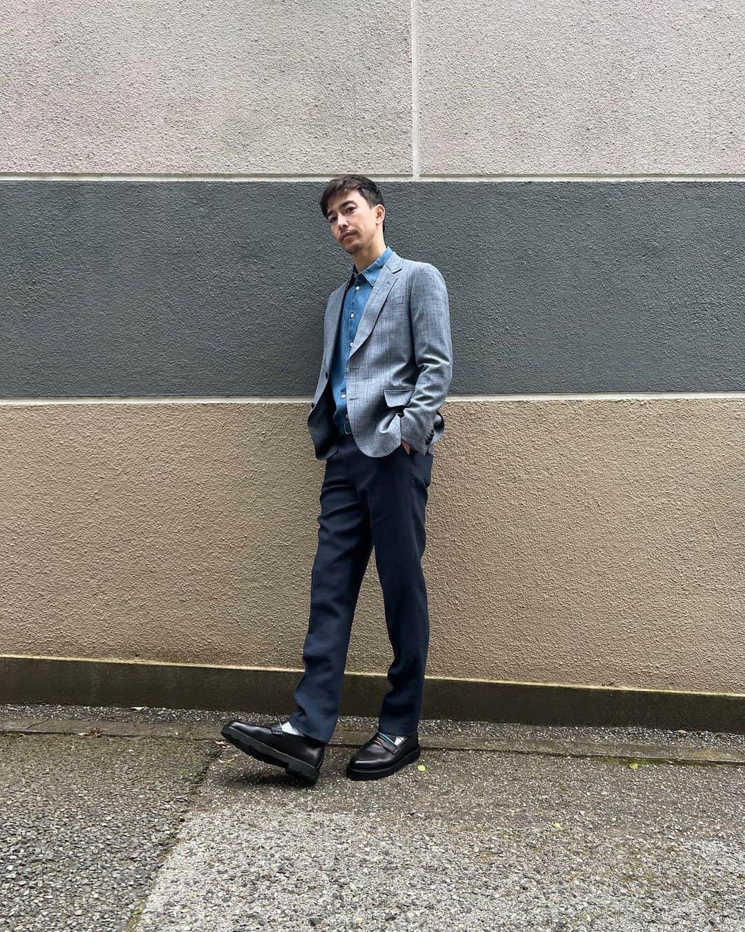 SEN（三辻茜）のインスタグラム：「Trying not to pose but the clothes have other ideas Ps it’s PS #pr #modernworkingwardrobe」