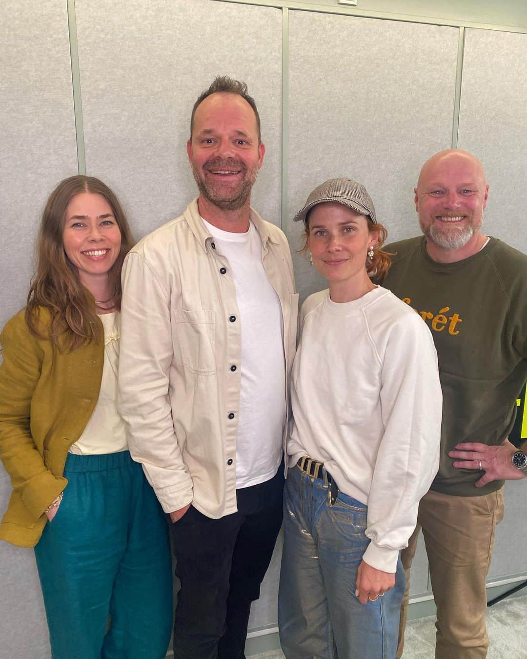 のインスタグラム：「@madsogaholdet ruller igen! Virkelig gode dilemmaer og virkelig godt selskab med @ohlandmusic @jacobriising & @madsstef - og jeg har fluks prøvebagt bolleblandingen, kan på det varmeste (hveder) anbefales 👍🏻 God fredag 😎」