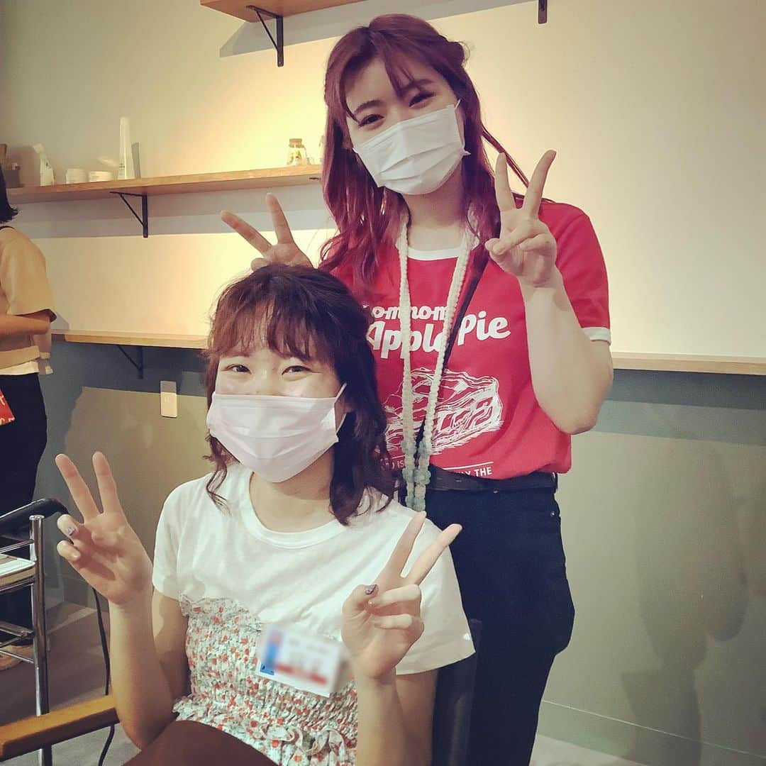 Bmodeさんのインスタグラム写真 - (BmodeInstagram)「🌸4/22オープンキャンパス🌸  当日の様子です😆🎶 参加頂いた高校生の皆さん、ありがとうございました✨ 今回はへアレンジ体験で変身した姿を撮影させて頂きました📸 ありがとうございます😭  また、何か質問や相談があれば、いつでもDMや LINEで連絡して下さい📩  次回のオープンキャンパスは5/13(土)、体験はパーソナルカラープチ診断&メイク体験💄✨  高校3年生は、進路先が決まってくる時期です❗️ まだ、オープンキャンパスに参加していない方は、この機会に一度オープンキャンパスへ参加しませんか❓ 学生スタッフがサポートしてくれるので、気軽に参加できます(=´∀｀)人(´∀｀=) ワクワクする美容の体験も準備してますので、ぜひ参加して下さい🎶  オーキャン参加を希望する場合は、プロフィールのアドレスより予約、もしくは、DMでも予約できます✨✨  #bmode #ビーモード #ビューティーモードカレッジ #美容 #美容学校 #オープンキャンパス #オーキャン #オープンスクール #美容師 #ブライダルヘアメイク #まつエク #アイラッシュ #メイク #ネイル #エステ #沖縄 #okinawa #instagood #instabeauty」4月28日 17時21分 - b.mode