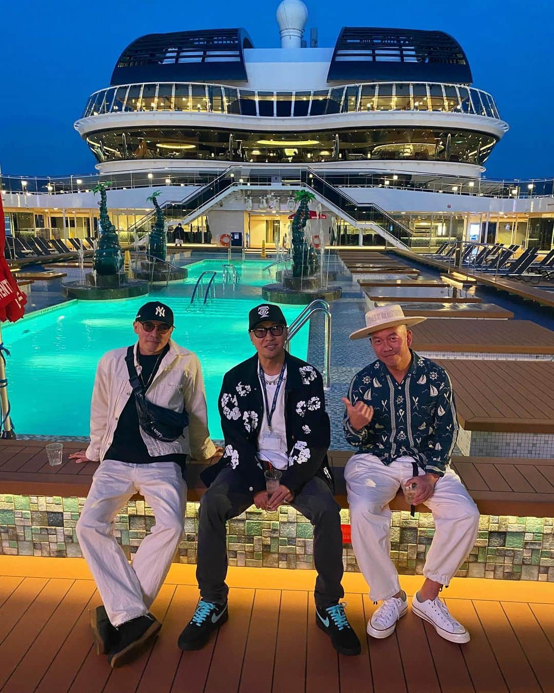 Kayzabroさんのインスタグラム写真 - (KayzabroInstagram)「7月のFAR EAST REGGAE CRUISEの試乗に行ってきた 6日間全ての食事やイベント、託児所等もオールインクルーシブ & 船内は桁外れの豪華さ🛳 まだ部屋は空いてるみたい 是非！  #fareastreggaecruise2023 #mightycrown30thanniversary  #横浜 #済州島 #熊本 #mscBellissima」4月28日 17時21分 - kayzabro_ds455