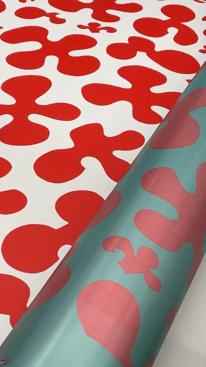 マリメッコのインスタグラム：「Meet one of our SS23 stars: Pulloposti. This print was designed by Maija Isola, who took inspiration from the Mediterranean Sea off Crete. Want to be the first to catch the Pulloposti drop? Join our community now at marimekko.com.   #marimekko #SS23 #brightvisions」