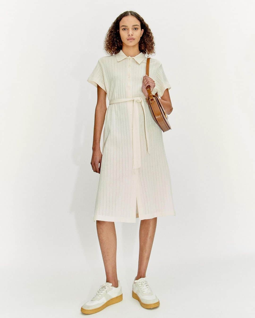 アーペーセーのインスタグラム：「Spring whites.   Relaxed silhouettes that you can dress up or down for an effortless look.   #APCParis」
