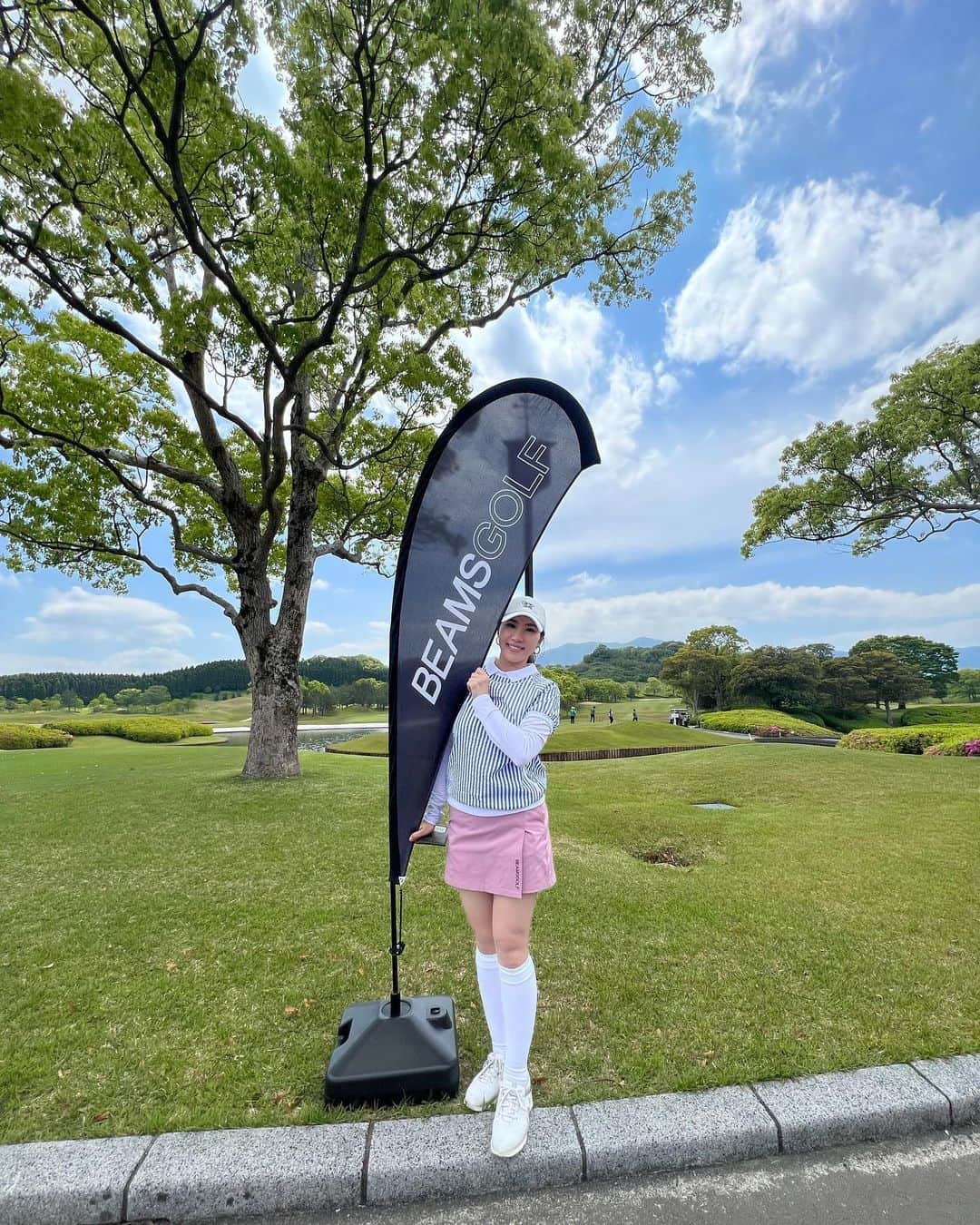 野口彩未のインスタグラム：「. BEAMSGOLFプロアマコンペ⛳️🏌️‍♀️ 可愛いウェアを提供していただき天気も良くて 最高のラウンドになりました🌞🤍🤍🤍✌️ ありがとうございました💖  #ビームスゴルフ#beamsgolf#ゴルフウェア#ゴルフ女子#golf#ゴルフ#女子ゴルファー」