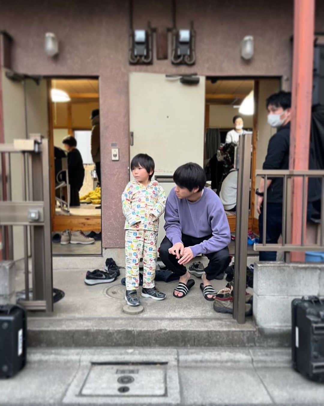 ペンディングトレイン-8時23分、明日 君とさんのインスタグラム写真 - (ペンディングトレイン-8時23分、明日 君とInstagram)「#ペントレ　第２話まであと５時間😍  #3歳達哉と直哉 #仲良し #かわいらしい画 #ずっとそばにいる #今日は早めに帰宅 #テレビの前でスタンバイ #第２話のキーワードは #お水 #大切です #節水大切です #今夜10時 #ペンディングトレイン #山田裕貴 #赤楚衛二 #上白石萌歌 #井之脇海 #古川琴音 #藤原丈一郎  #杉本哲太 #松雪泰子」4月28日 17時32分 - p_train823_tbs