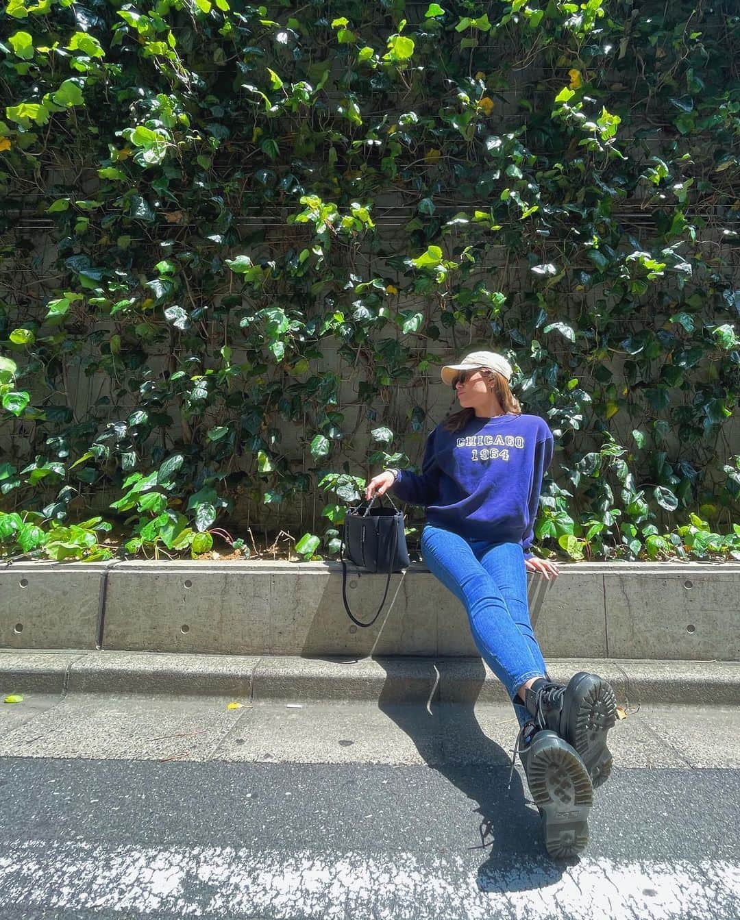 片桐舞子のインスタグラム：「今日は暖かくて最高🌿  そろそろゴルフに行きたい気温だわ…⛳️♡ (その前に練習行かないとやばい)  ここ数日、撮影仕事の合間に提供用の制作とレコーディングディレクションがあって、白目になりながら過ごしてます🙄笑  良い曲書けたᝰ✍︎꙳⋆  #舞こりん#こりん日記」