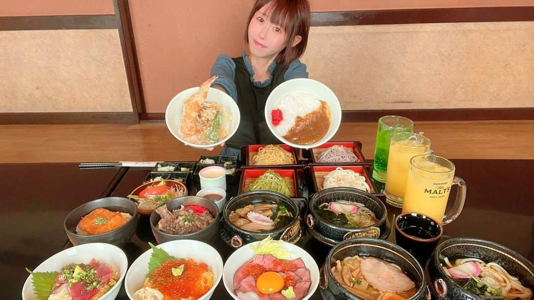 おごせ綾のインスタグラム：「いくら・ねぎとろ・カレー・ロービー・タレカツ・うどん・そば・天丼・牛丼・ラーメン❤️  …唱えるだけで幸せになれる魔法の呪文🧙‍♂️  15人前本当に食べ切れるの⁉️💦  【大食い】15品全制覇に挑戦❗️ https://youtu.be/yrUeF3-zIkA  @hoseimaru  #ほうせい丸 #大食い #新潟 #おごせ綾」