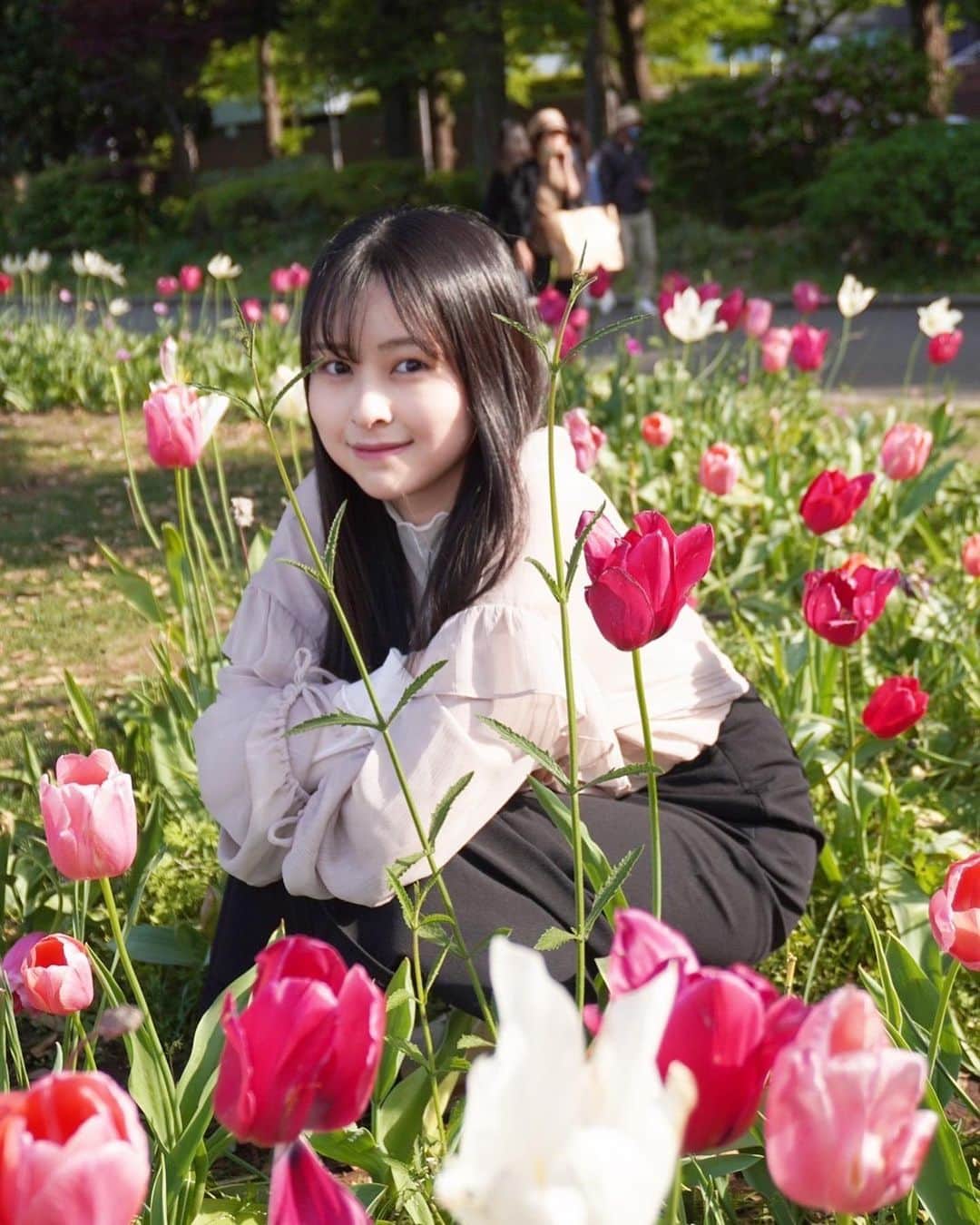 村山千夏さんのインスタグラム写真 - (村山千夏Instagram)「こんばんは。  チューリップーー  花言葉は、「愛の告白」「美しい瞳」だそうです…☺︎  Good evening．  tulipーーー！ The language of flowers is "confession of love" and "beautiful eyes"☺︎  #jk#ljk#jk3#05#05line#17歳#17yearsold #japan #japangirl #fyp#foryoupage」4月28日 17時36分 - chinatsu___mura