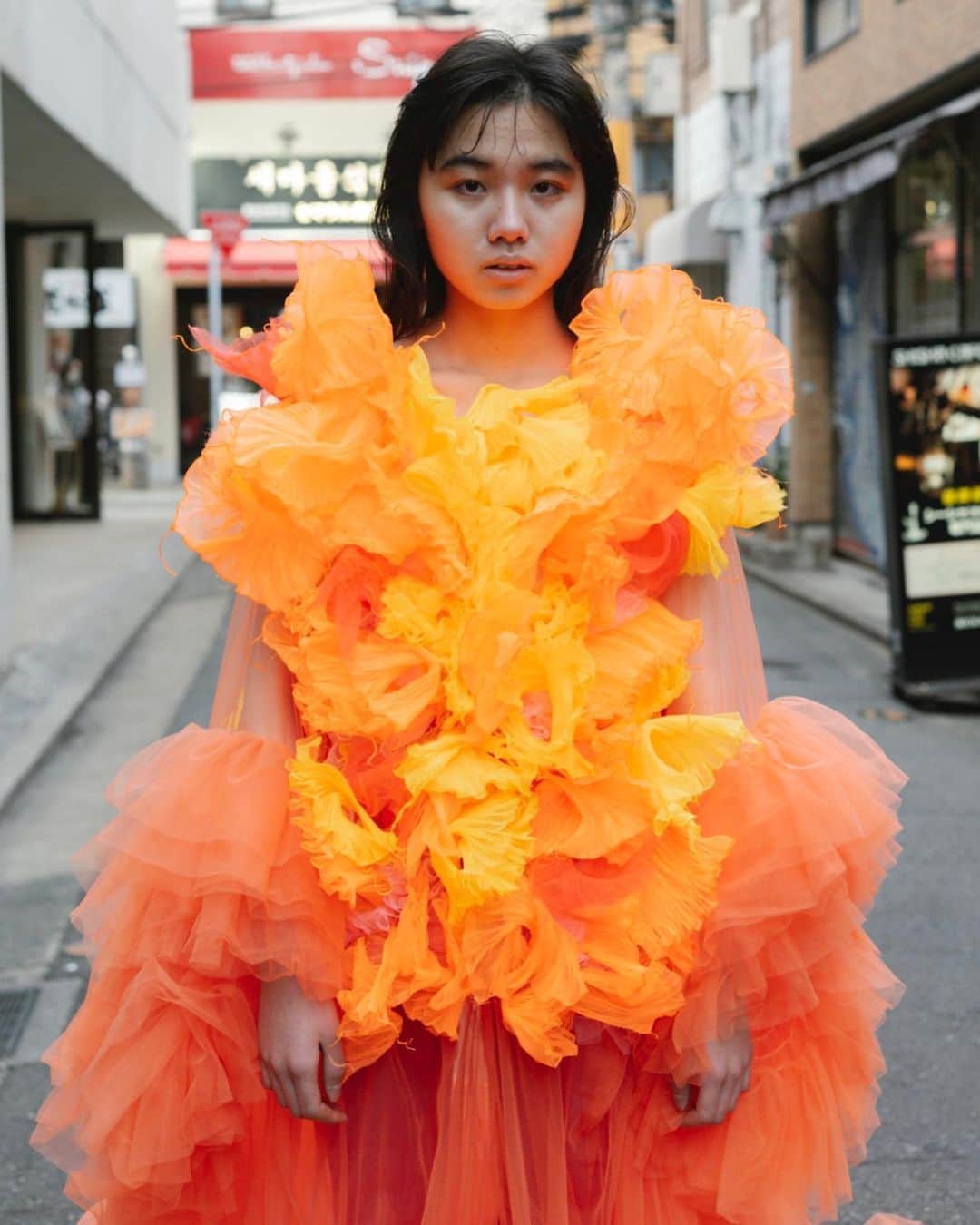 ARAKI SHIROのインスタグラム：「-Twins on the street👯‍♀️- creature dress for young generations(orange ver. ) in the city of Fukuoka.  . . . ph @keishiasayama  h&m @hairmake_ayau_r @yuka_makeup.asia  costume by me  #ARAKISHIRO #emergingdesigner #upnextdesigner #streetfashionphotography  #dazedanddiscovered  #alwaysupportalent  #アラキシロウ」