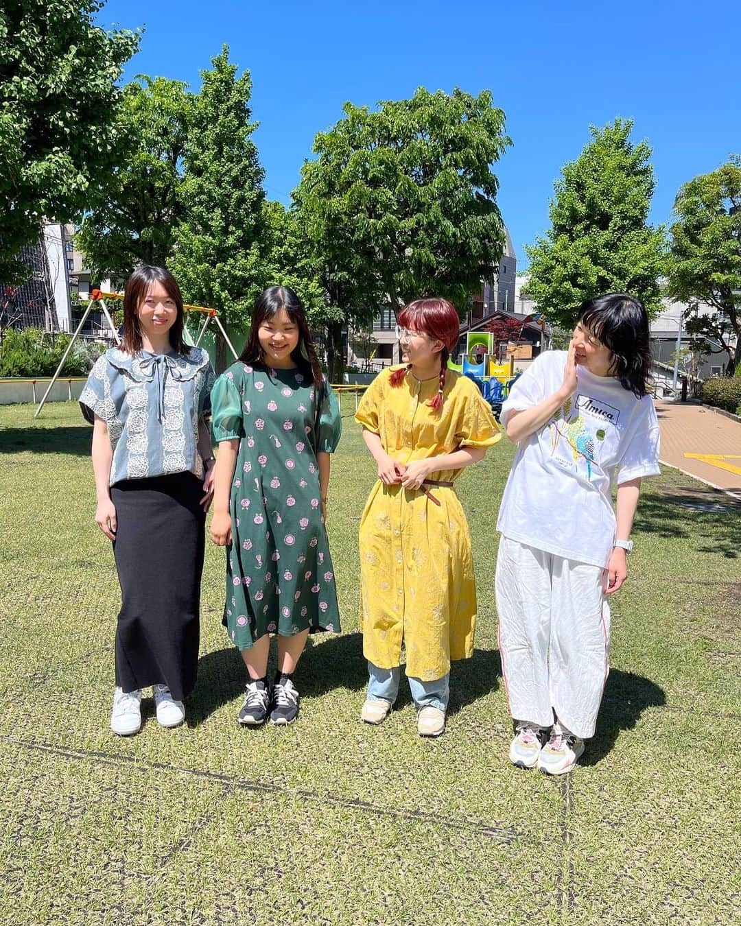 marbleSUD(マーブルシュッド) のインスタグラム：「4月末のお楽しみ！明日からGWの連休がはじまる方も多いのではないでしょうか✨✨ 何を着ていくか悩んだ時にぜひご覧いただきたいのが、本日公開された新作読みもの「GWのおでかけ！オススメコーデ👕」。online shopスタッフが妄想トリップへレッツゴー！それぞれのシーンに合わせたコーディネートを提案しております🐆🐠🍎 「読みもの」はハイライトからご覧いただけます🔍」