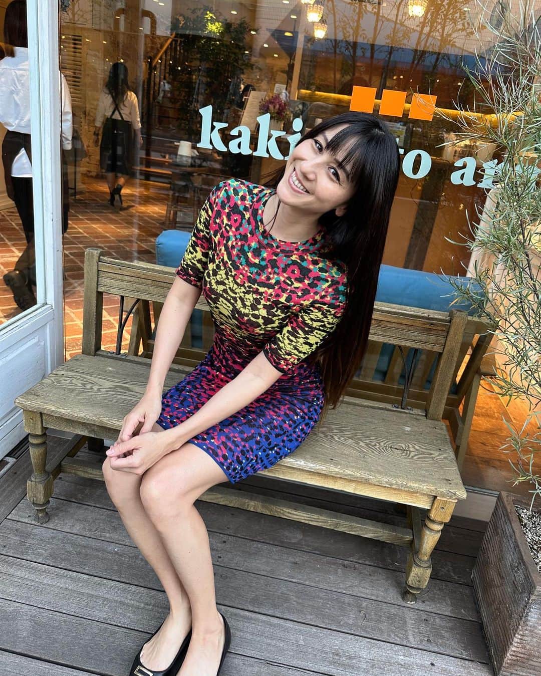 道端カレンのインスタグラム：「💇‍♀️  Kakimoto arms青山店でカラーしてきました。  また暗めのカラー✨  トリートメントもして艶々になって嬉しい💓  @kakimotoarms_aoyama_official  @harumiing」