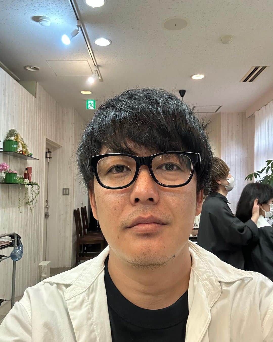 阿諏訪泰義さんのインスタグラム写真 - (阿諏訪泰義Instagram)「髪の毛を伸ばそうとしてやめた。」4月28日 17時45分 - ushirocityaswa