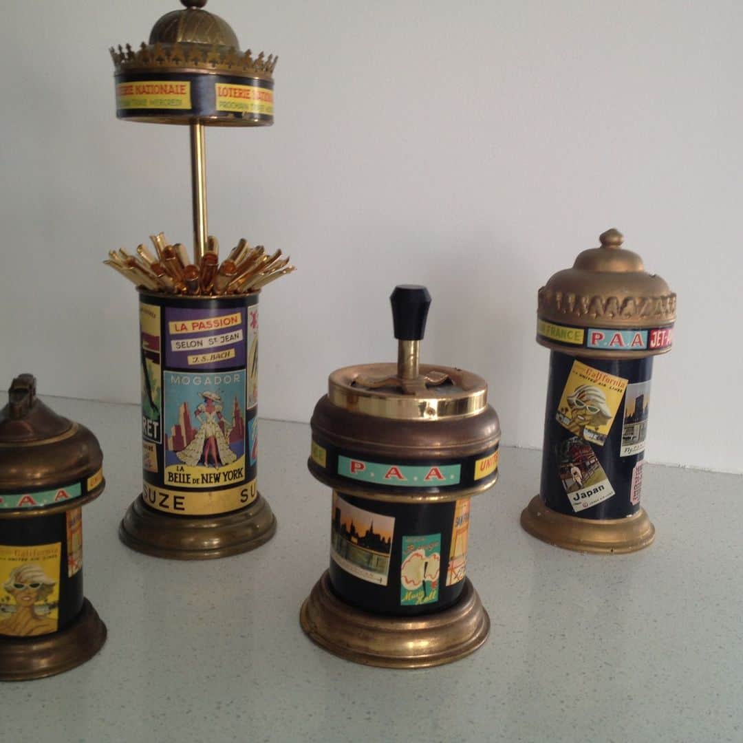 フィリップ・P・キーンのインスタグラム：「From my collection . Smoking accessories, circa 1950 . Ashtray, Lighter Cigarette Dispenser , and a Coin Bank . @pan.am.museum @panam_mech #vintage #smoking #airline #aviation」
