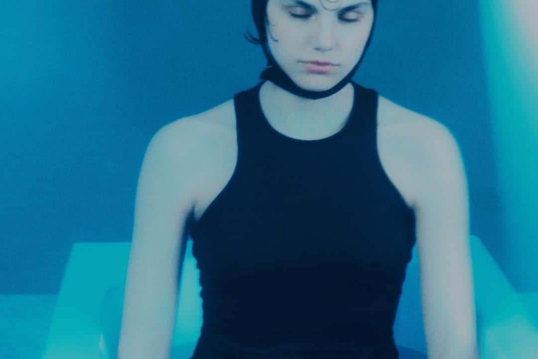 エルエヌシーシーさんのインスタグラム写真 - (エルエヌシーシーInstagram)「IN FOCUS: Max Mara  From the Riviera into the blue, deep dive into an azure horizon   Photography: @jurrga  Talent: @elswright_  H&MUA: @keiatamsin  Ph Assistant: @trud.i」4月28日 17時53分 - thelncc