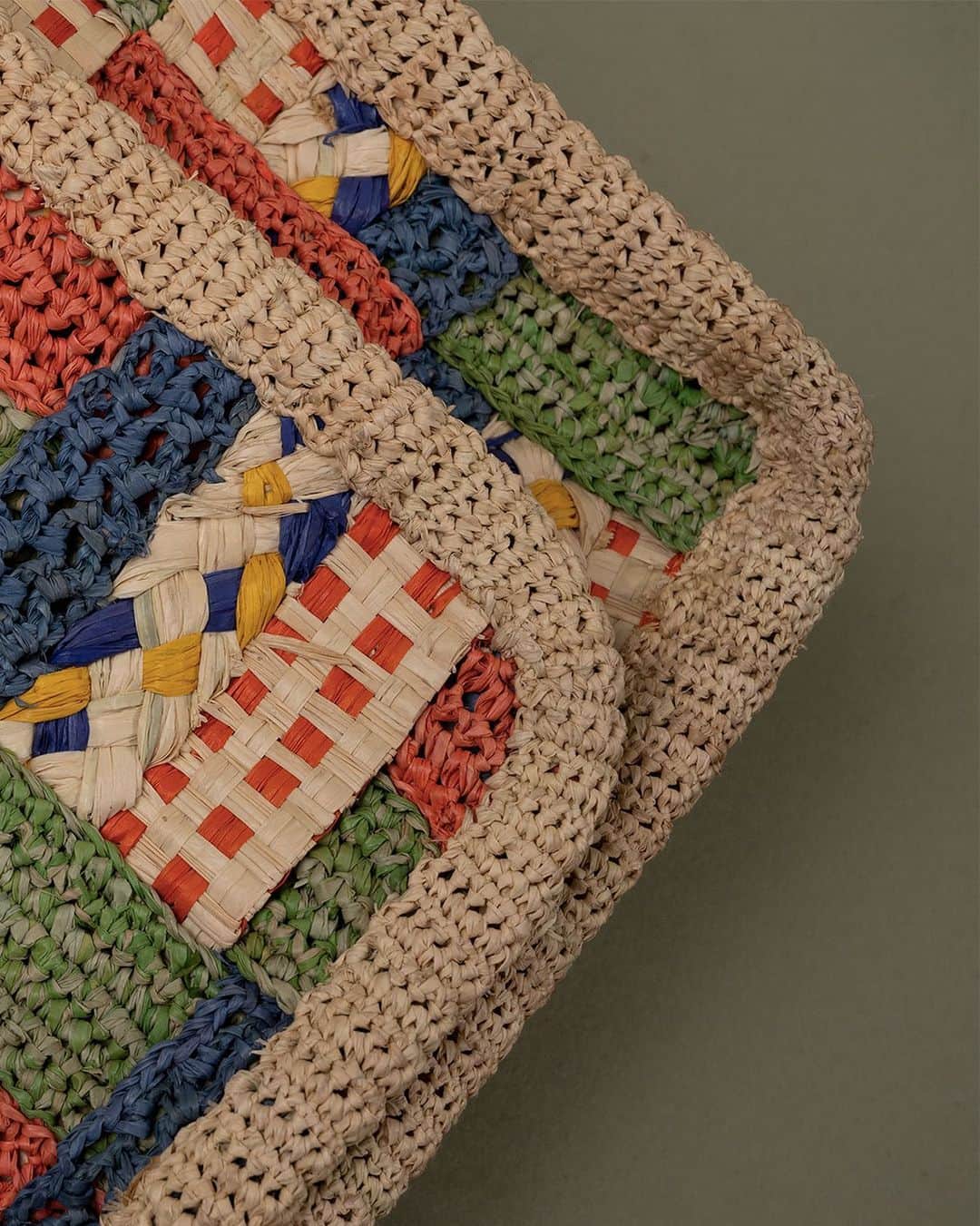 ジャマンピュエッシュのインスタグラム：「Over 5 different raffia weaving techniques are used to create our extraordinary Valette bag. #jaminpuech #raffiabag #handmade #woven #uniquebag」