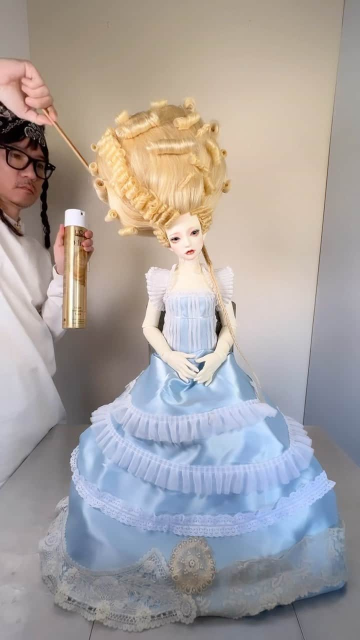 今泉亮爾のインスタグラム：「Working wiz  #spritdolls#dikadoll#dollhair#dollhairstyle#bighair#marieantoinette#queenlook^ ^ 👗👗👗👗👗👗👗👗👗👗👗👗👗👗👗」