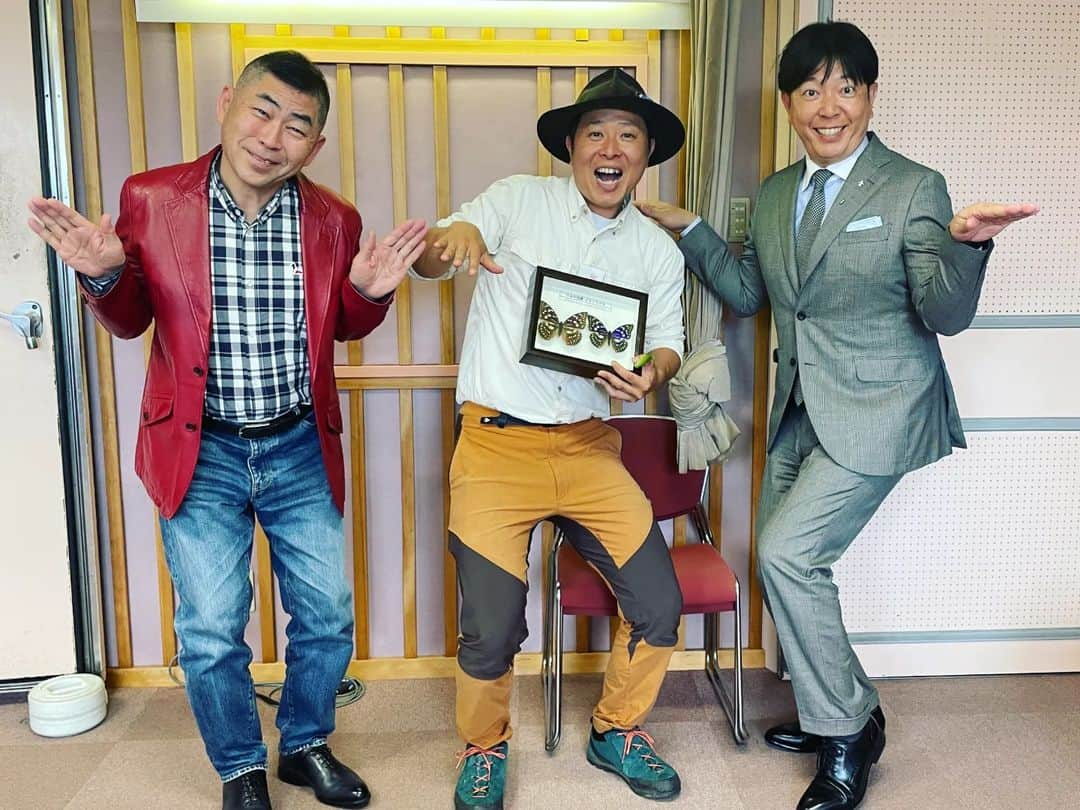 竹内弘一さんのインスタグラム写真 - (竹内弘一Instagram)「KBS京都ラジオ 「竹内弘一のこういっちゃナンですが」 ゲストはチョウタロウさんでした！ ちょうちょの専門家で、あまりのピュアさに おじさん感動してしまいました！ ひらぱーのめっちゃ昆虫展開催中です。 ぜひお出かけください。 (写真は一応ちょうちょの格好です。。)  #こういっちゃナンですが  #kbs京都ラジオ  #竹内弘一 #桂南光  #チョウタロウ  #ひらぱー  #オオムラサキ」4月28日 18時01分 - takeuchi_koichi