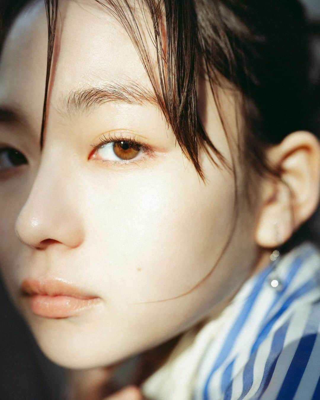 酒井貴弘のインスタグラム：「【私が撮りたかった女優展 in PARCO 2019〜2023】  私が撮りたかった女優展 in PARCO 2019〜2023 が本日より開催です。 僕もvol.3で撮影させてもらった山田杏奈さんの写真で参加しています。 限定のグッズや、僕の作品集なども販売してるのでぜひお越しください。  以下紹介文です↓ 本展では過去作品の中から11組の女優・写真家と福岡限定の女優さんを含む計12組の作品が、東京では公開されていなかった写真も含めて新たに再構築されて福岡PARCOに集結します。100点以上に及ぶ展示作品と、この企画のためにリニューアルされたオリジナルグッズもたくさんご用意。複製プリントも数量限定で販売されます。  期間：2023年4月28日(金）～ 5月14日(日） 会場：福岡PARCO 本館5F PARCO FACTORY 営業時間：10:00～20:30 最終入場20時まで ※最終日は18時閉場 入場料：大人500円 ※小学生以下無料  【参加女優 x 写真家】  池田エライザ x 増田彩来 河合優実 x 大林直行 川栄李奈 x 佐藤俊斗 小西桜子 x 松本花奈 高田里穂 x 新家菜々子（福岡PARCO限定） 奈緒 x 山本春花 鳴海唯 x 女鹿成二 藤原さくら x 笑子 堀田真由 x 濱田英明 蒔田彩珠 x J.K.Wang 三吉彩花 x MissBean 山田杏奈 x 酒井貴弘  #私が撮りたかった女優展inPARCO #私が撮りたかった女優展  @anna_yamada_  @actress_ex  hairmake @fumisuganaga.hm  stylist @_emito」