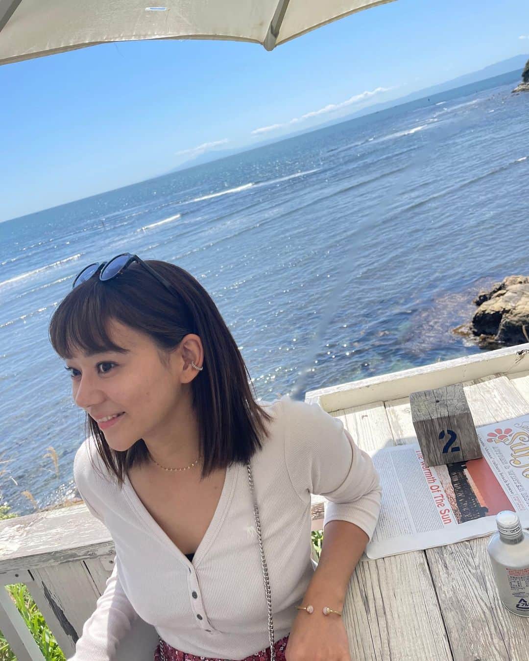 指出瑞貴さんのインスタグラム写真 - (指出瑞貴Instagram)「🌞⛱️🌈🧁🌴🌙🚗 Morning yoga ▷ Great lunch by beachside.   ドライブ大好き！お天気のいい日だったので癒されたなぁ♡ インナーカラーは期間限定だったのでもう終わりだけど、素敵な色に染めてくれた @ryusuke_yoshioka  前髪も可愛いいつもありがとうです🩵🩵💜」4月28日 18時04分 - sashidemizuki