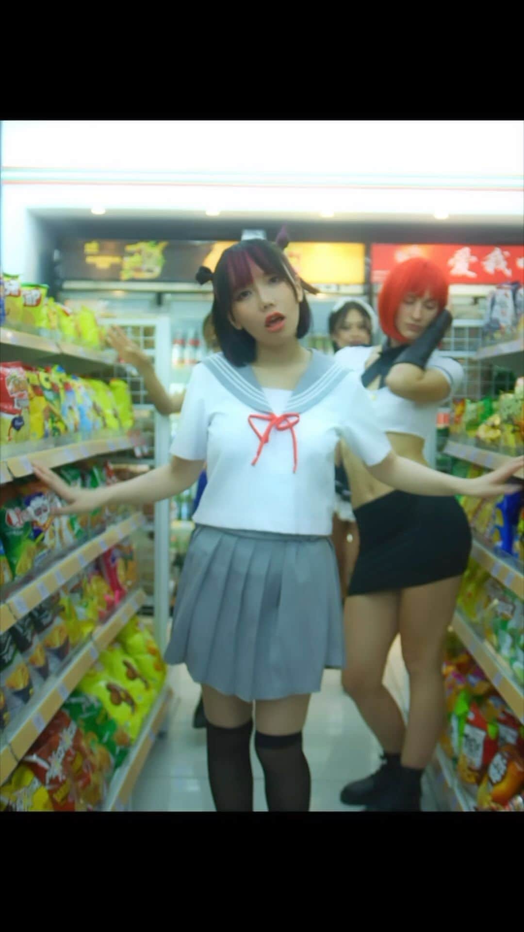 Yellow M.F. Clawのインスタグラム：「SOMEBODY SAID THEY WANTED SOME NEW AMSTERDAM TWERK MUSIC? WELL THEN THIS IS YOUR LUCKY DAY. “HEY SENSEI” IS OUT ON ALL MUSIC PLATFORMS KNOWN TO MANKIND!」