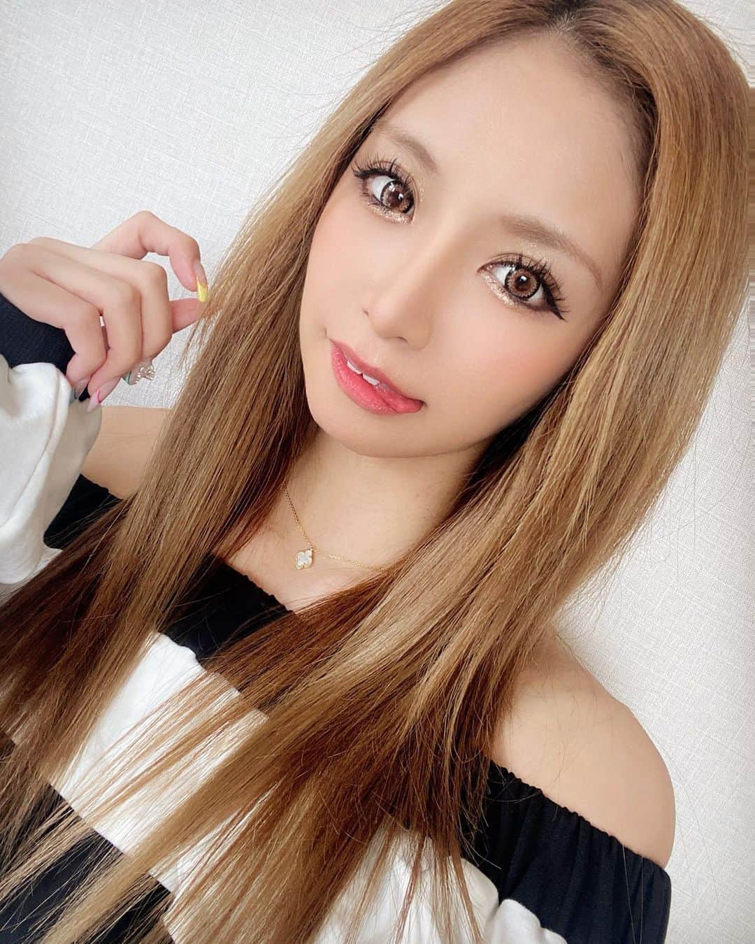月瀬のあのインスタグラム：「. 4月も残り数日か、、 1ヶ月早くない？？🐤 特に4月早かったなぁ(:3ヽ) 私の大好きな夏ももうすぐじゃんっ🏖☀️」