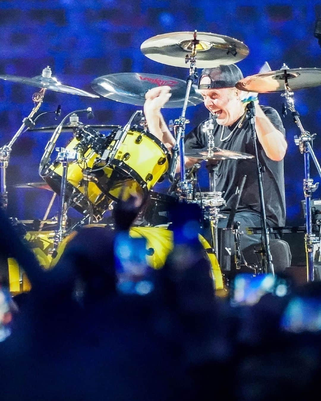 Kerrang!さんのインスタグラム写真 - (Kerrang!Instagram)「Metallica kicked off their massive M72 World Tour last night in Amsterdam – and we were there! Hit the link in bio to find out what happened... 🤘  📸: @blueedgecompass」4月28日 18時24分 - kerrangmagazine_