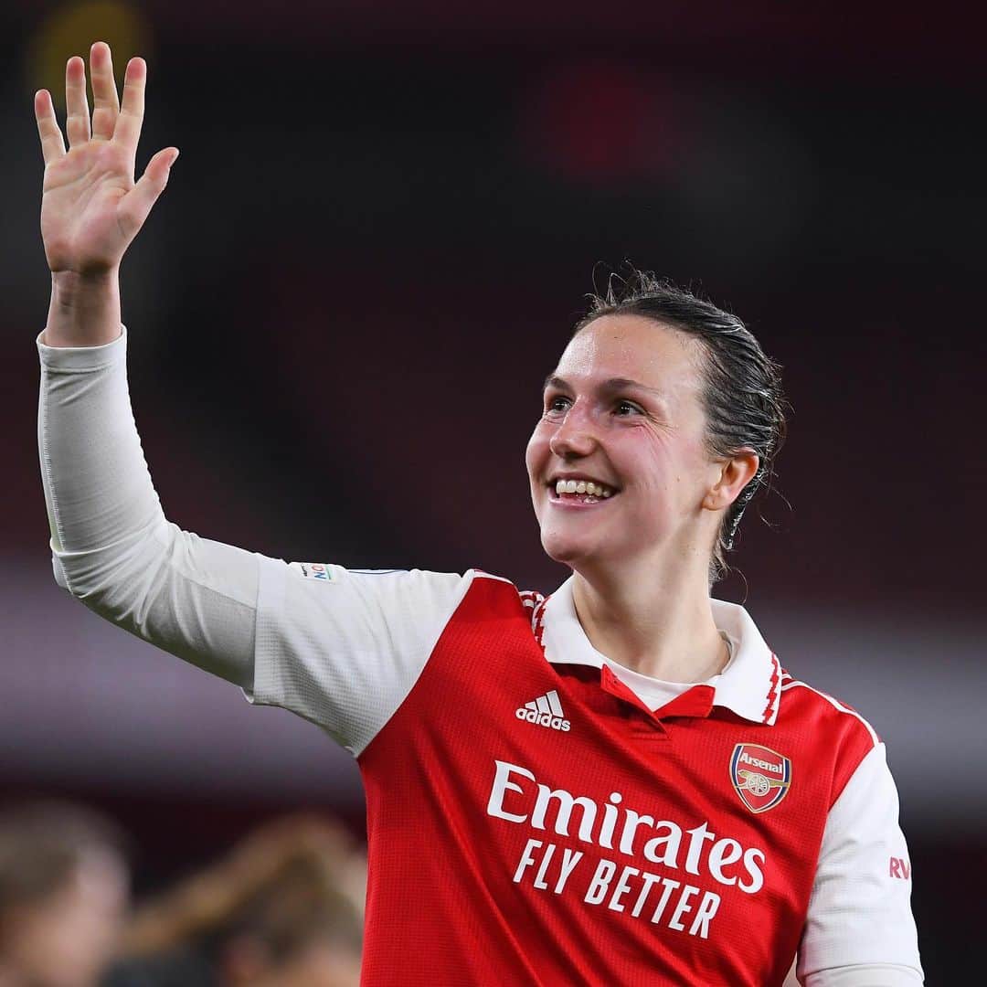 Arsenal Ladiesさんのインスタグラム写真 - (Arsenal LadiesInstagram)「ONLY 3,000 TICKETS AWAY FROM A SELL-OUT! 👏  A Champions League semi-final. A historic night at Emirates Stadium. Be there ⚡️」4月28日 18時18分 - arsenalwfc