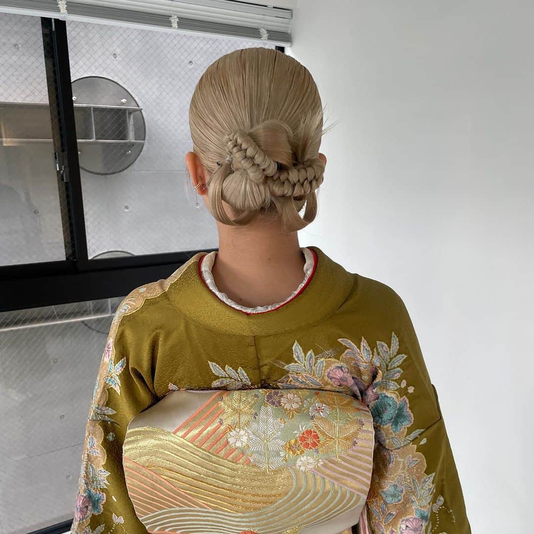 廣瀬なつきさんのインスタグラム写真 - (廣瀬なつきInstagram)「⁡ ⁡ 祖母から受け継いだ着物。 今の季節にはちょうどよく着れますね。 ⁡ お願い事以上に、満足する髪型にしてくれるの！！いつもありがと ⁡ #着物　#着物ヘアメイク　#着物ヘア #MIYUKI」4月28日 18時19分 - i_am_na2coooo