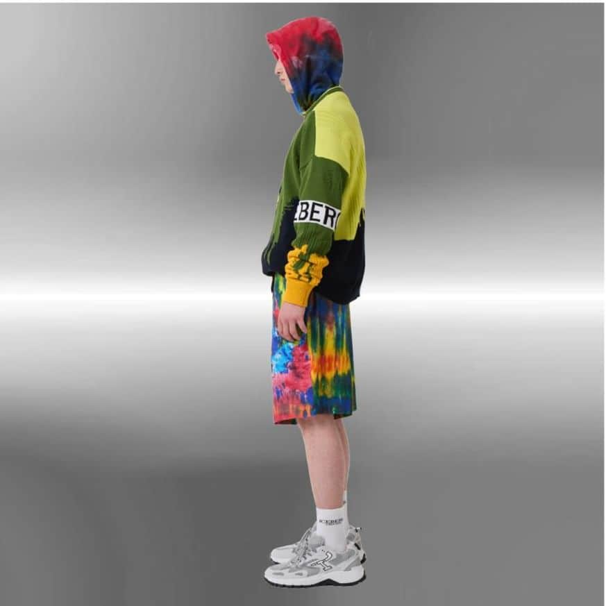 アイスバーグさんのインスタグラム写真 - (アイスバーグInstagram)「Life in technicolor. Discover the ICEBERG Spring Summer selection made of bold colors and tie-dye effects, in store and at iceberg.com  #iceberg1974 #iceberg #ss23 #technicolor #tiedye」4月28日 18時20分 - iceberg