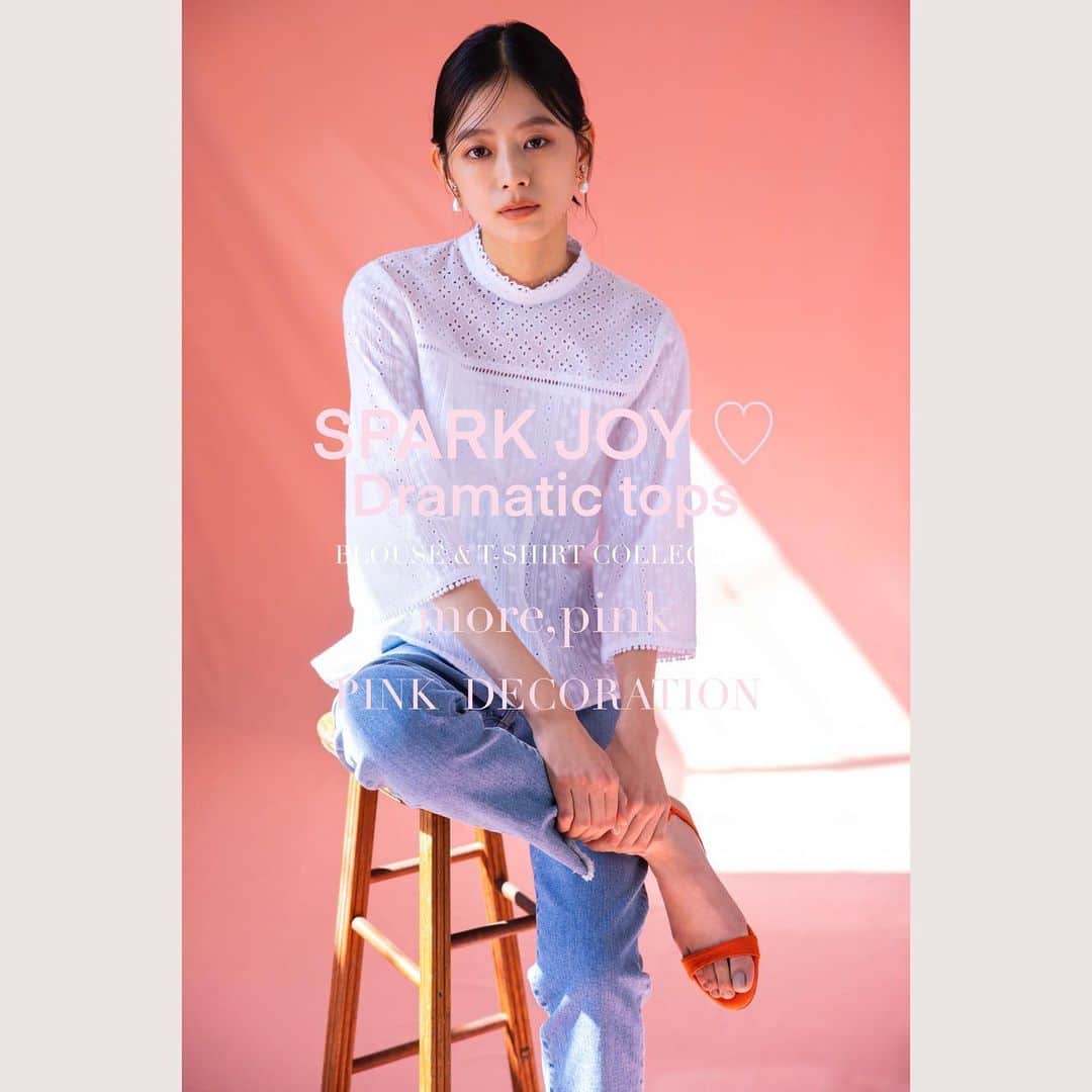 のインスタグラム：「- 2023 KUMIKYOKU  BLOUSE & T-SHIRT COLLECTION  ときめきと自信をくれるトップス  心弾むカラー、気分が上がるデザインやシルエット、着ていて楽しいはもちろん、忙しい毎日でも簡単にコーデが決まる、ドラマティックなトップス。 これからのシーズンに重宝すること間違いなしです。  Web ではドラマティックトップスの特集を公開。組曲( @kumikyoku_jp )のプロフィール欄からご覧いただけます。 ぜひチェックしてください^ ^  Model : IKUMI MATSUKI(@ikumimatsuki ) Photographer : RYUJI SUE Hair&make : TOMOMI IMAMURA」