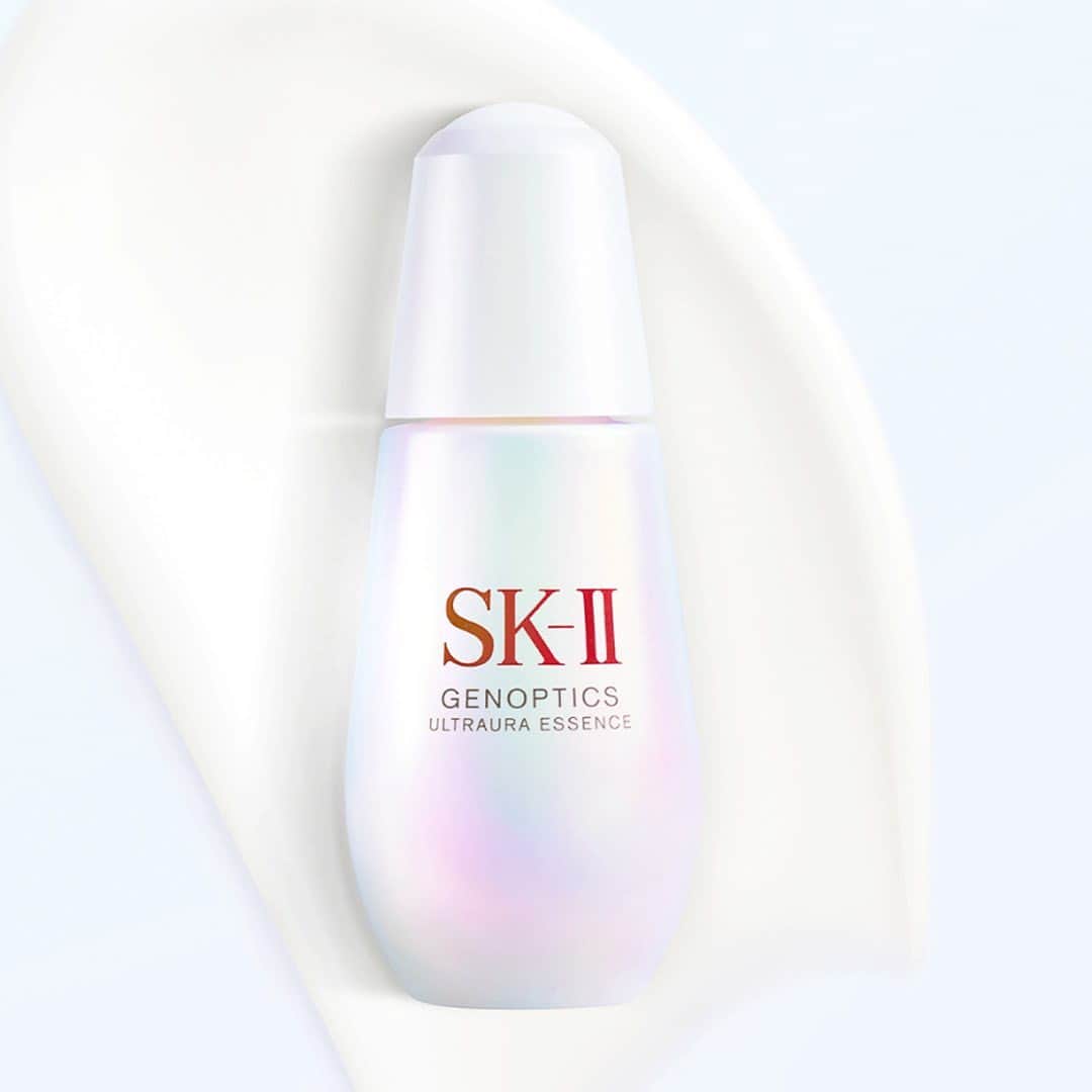 SK-II's Official Instagramのインスタグラム：「Discover the secret to unleashing your ultimate aura with the NEW SK-II GenOptics Ultraura Essence! Try it today. #PITERA #SKII #100CaratAura 💎」