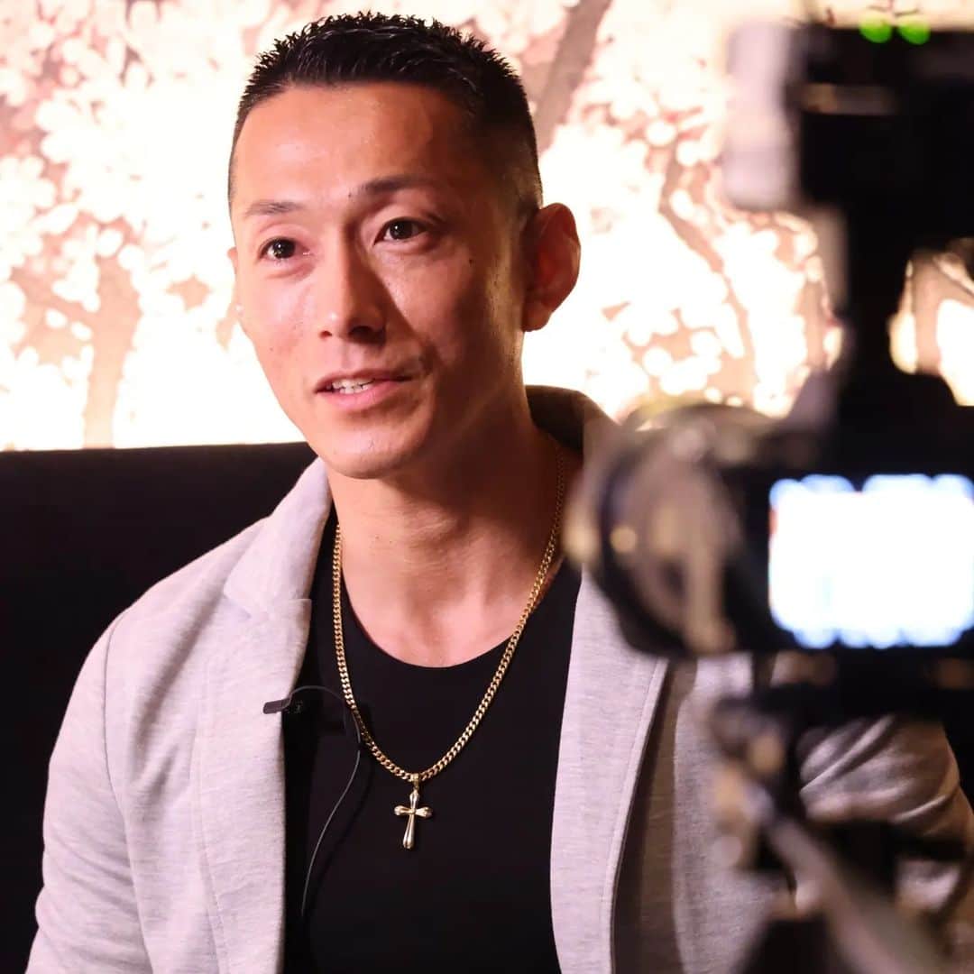 のインスタグラム：「クランクアップしました ただただ寂しくて ポカーンってなってる 久しぶりにクランクアップで泣きそうになった 明日寂しくてポカーンってなってるオレと 死ぬほどお酒飲むか 適当にかまってあげてください 明日17時から 梅田Lateral 　 大阪府大阪市北区堂山町10-11で 待ってます ツイッターかストーリーから飛んで 詳細確認してください #映画 #SAVAGE獲るのは誰だ #魁吉田塾」