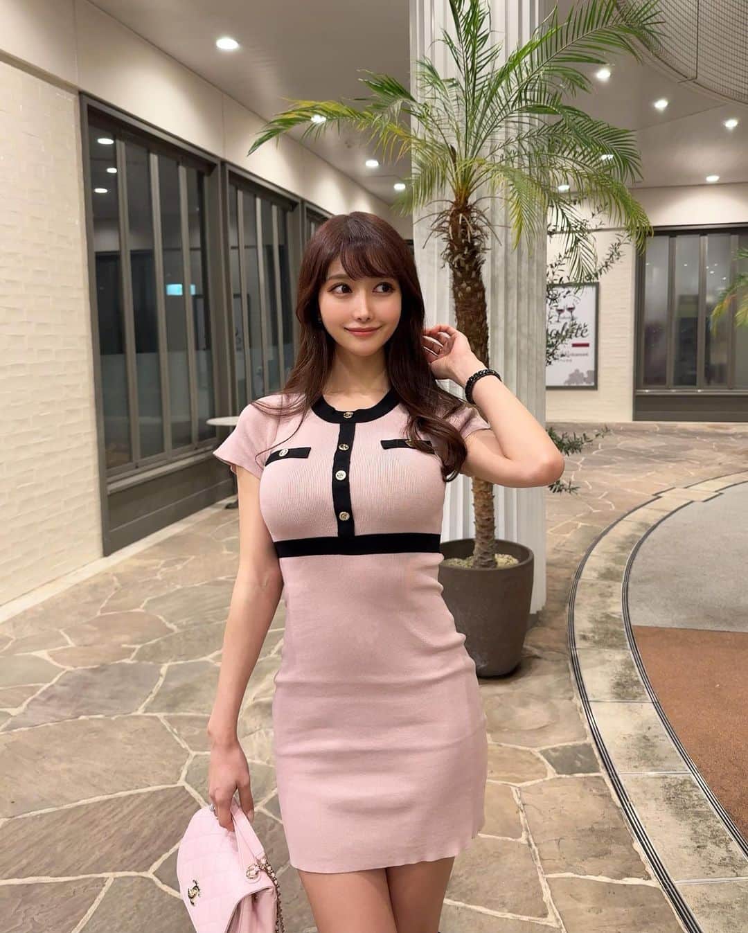 のインスタグラム：「. 今週もお疲れ様です💝 . 明日は初めて行くゴルフ場なので わくわくしてる⛳️❣️ . そろそろ本当に⚪️から70台出したいなぁ〜✨ スコア出やすいコース、どこか知らない？🤣笑 . . #ゴルフ女子#ゴルフ好き#ワンピース#ニットワンピース#ootd#fashion#fashionstyle#onepiece#dress#japanesegirl」