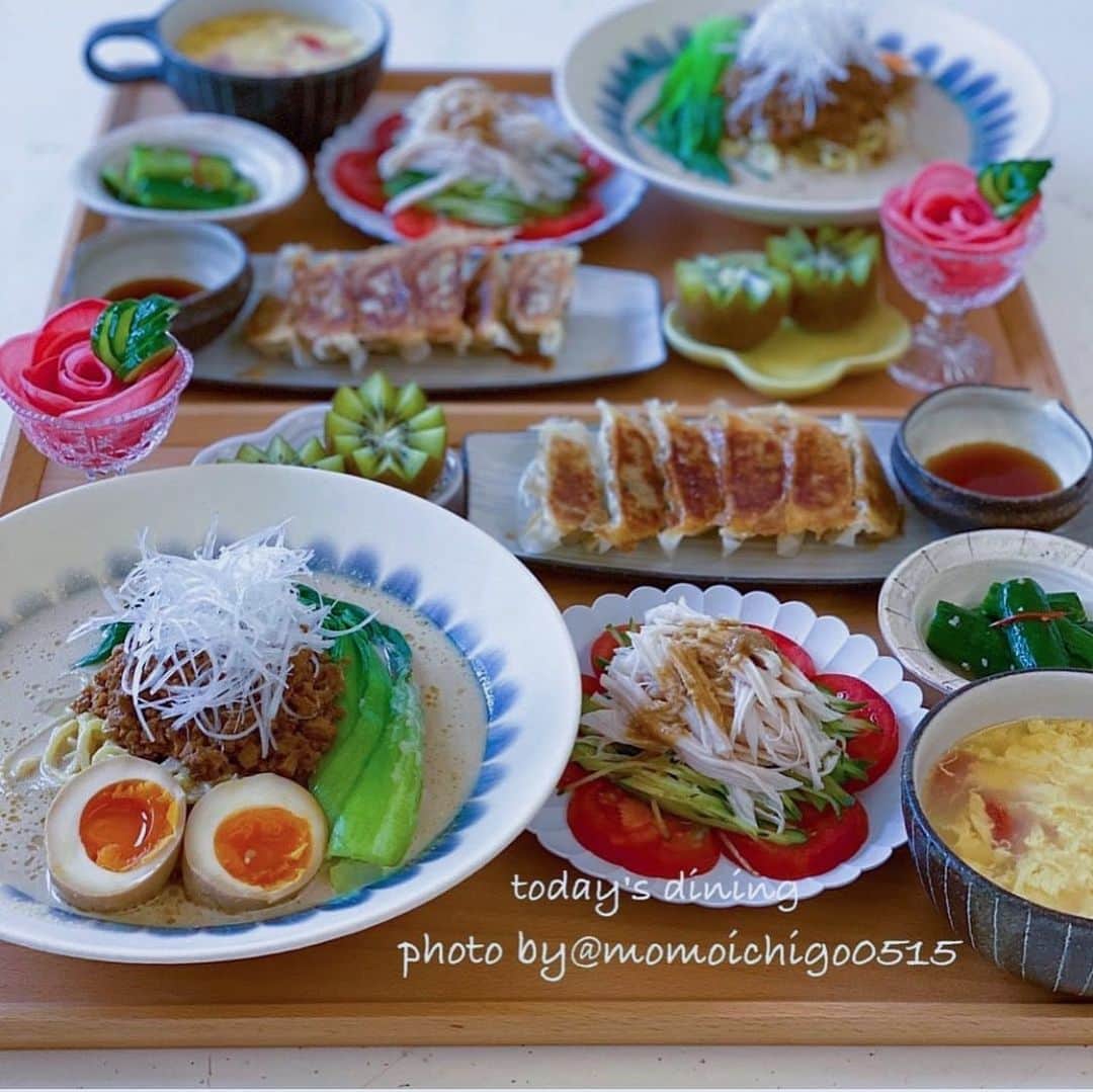YASUKO TAKESUEのインスタグラム：「. こんばんは☺️💕. 今日の晩ごはん… . . ⭐️豆乳坦々麺 ⭐️棒棒鶏 ⭐️焼き餃子 ⭐️やみつき胡瓜 ⭐️卵スープ ⭐️赤かぶ甘酢漬け ⭐️フルーツ . .  #晩ごはん#晩御飯#晩ご飯#夜ごはん#よるごはん#夕食#おうちご飯#うちご飯#おうちご飯lover#おうちご飯記録#食卓#手料理#手作りご飯#料理写真#器好き#器集め#献立#家庭料理#food#foodpic#foodstagram#foodphotography#followme#instagood #岩崎龍二 #奥田章」