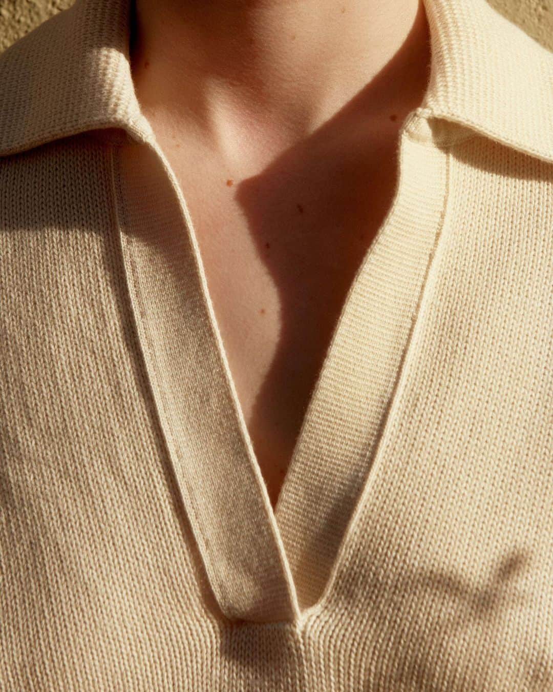 セオリーさんのインスタグラム写真 - (セオリーInstagram)「The Short-Sleeve Polo Sweater, meticulously knit in cotton-cashmere for a soft, airy feel.」4月29日 5時36分 - theory__