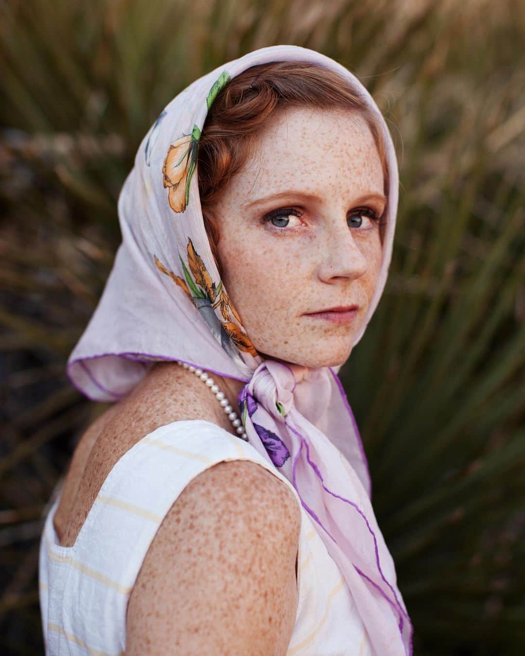 ローレン·ランドルフさんのインスタグラム写真 - (ローレン·ランドルフInstagram)「Once upon a time a couple of my very best friends got married and we wandered out in to the desert to shoot their engagement photos. I can’t believe it’s been 10 years! 💞  3 of 3」4月29日 5時29分 - laurenlemon