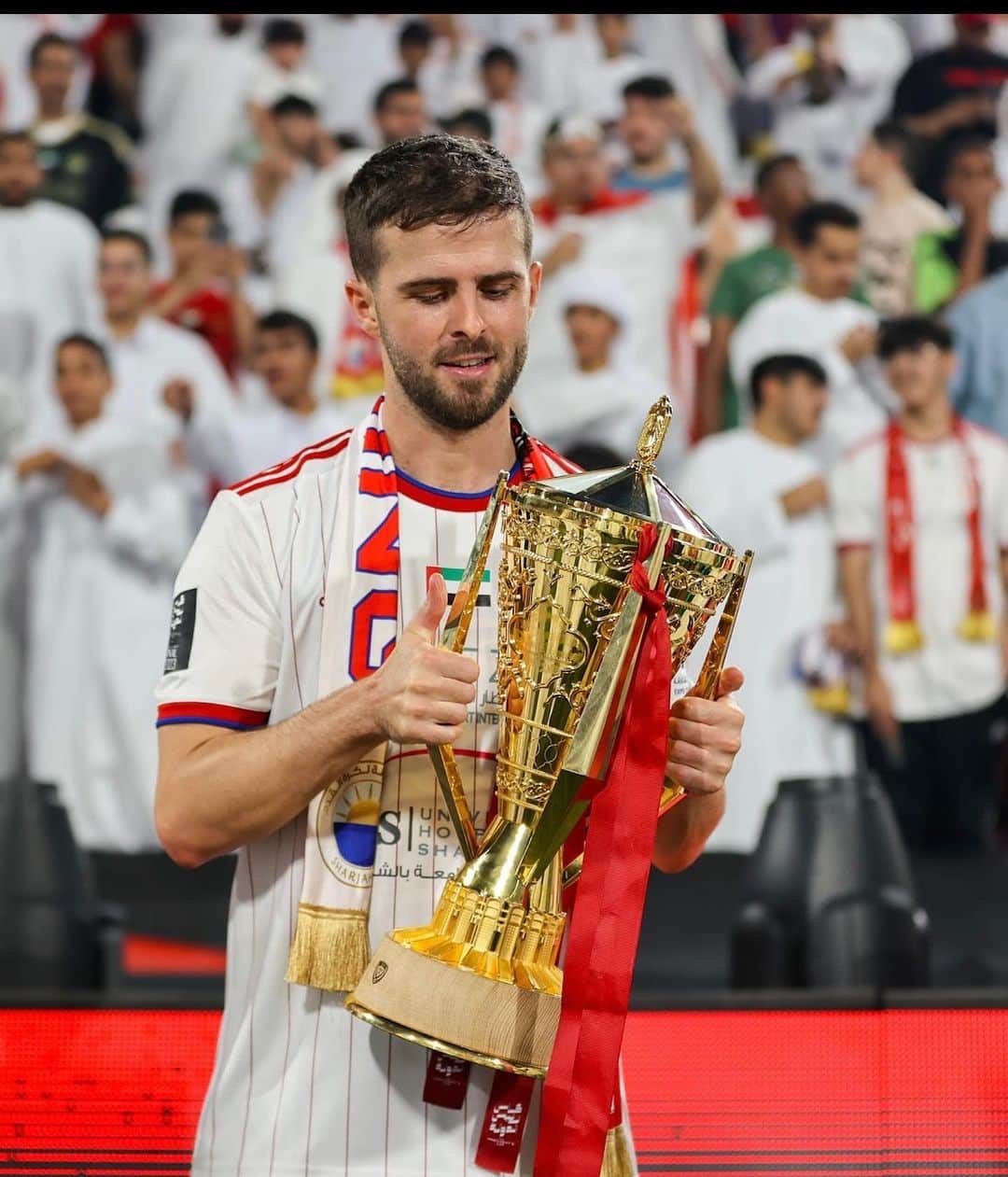 のインスタグラム：「I Love this feeling 😍❤️🏆 Another Trophy at Home  Sharjawiiiiiiii 💪🏼」