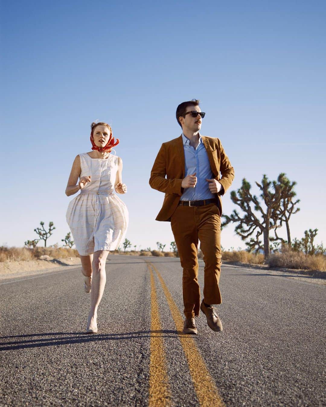 ローレン·ランドルフのインスタグラム：「Once upon a time a couple of my very best friends got married and we wandered out in to the desert to shoot their engagement photos. I can’t believe it’s been 10 years! 💞  2 of 3」