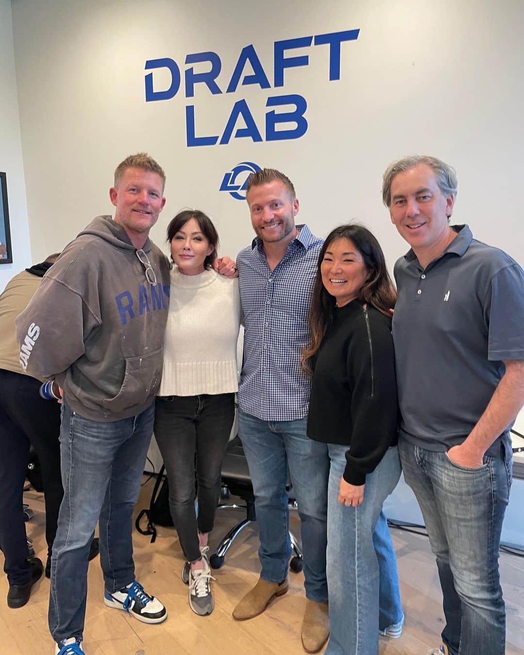 シャナン・ドハーティーのインスタグラム：「Draft Day at The Draft House @rams  I like to think I consulted…. #lessnead #seanmcvay @kdemoff @kristysmalibu missing @karahendersonsnead」