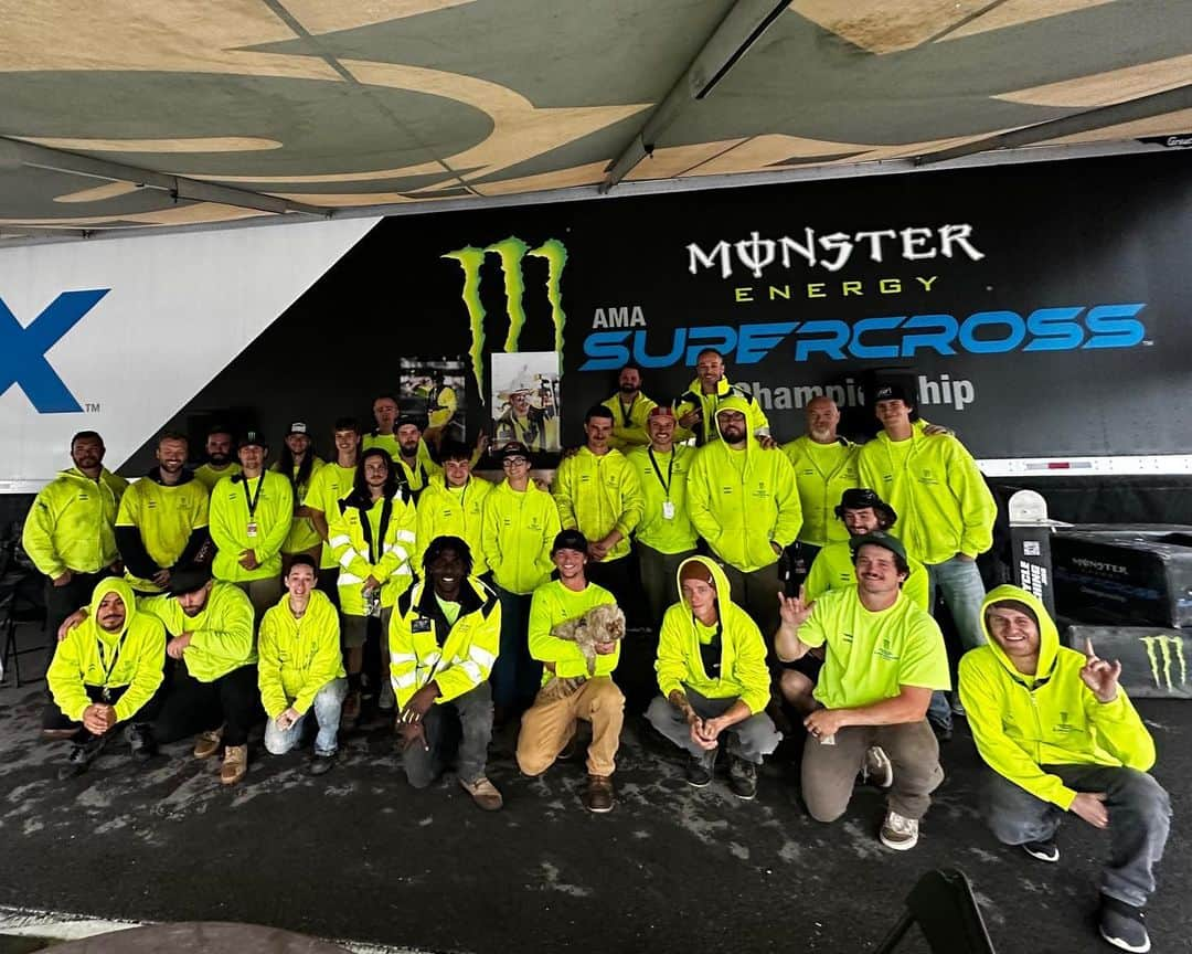 Racer X Onlineさんのインスタグラム写真 - (Racer X OnlineInstagram)「Before we get too far into the racing news for this week, we have some sad news from the series. Wills Fedrick, the paddock manager of Monster Energy AMA Supercross, passed away unexpectedly on Wednesday evening. Wills always had a friendly and smiling face in the pits and worked sun-up to sun-down to make the Monster Energy Supercross FanFest as best as it could be for fan, riders, teams, and truck drivers. He was an energetic and spirited young man that was well respected and loved by the paddock and has made a lasting impression on the sport of Supercross. Wills Fredrick will be sorely missed by everyone involved in Monster Energy AMA Supercross. Godspeed Wills.」4月29日 4時09分 - racerxonline