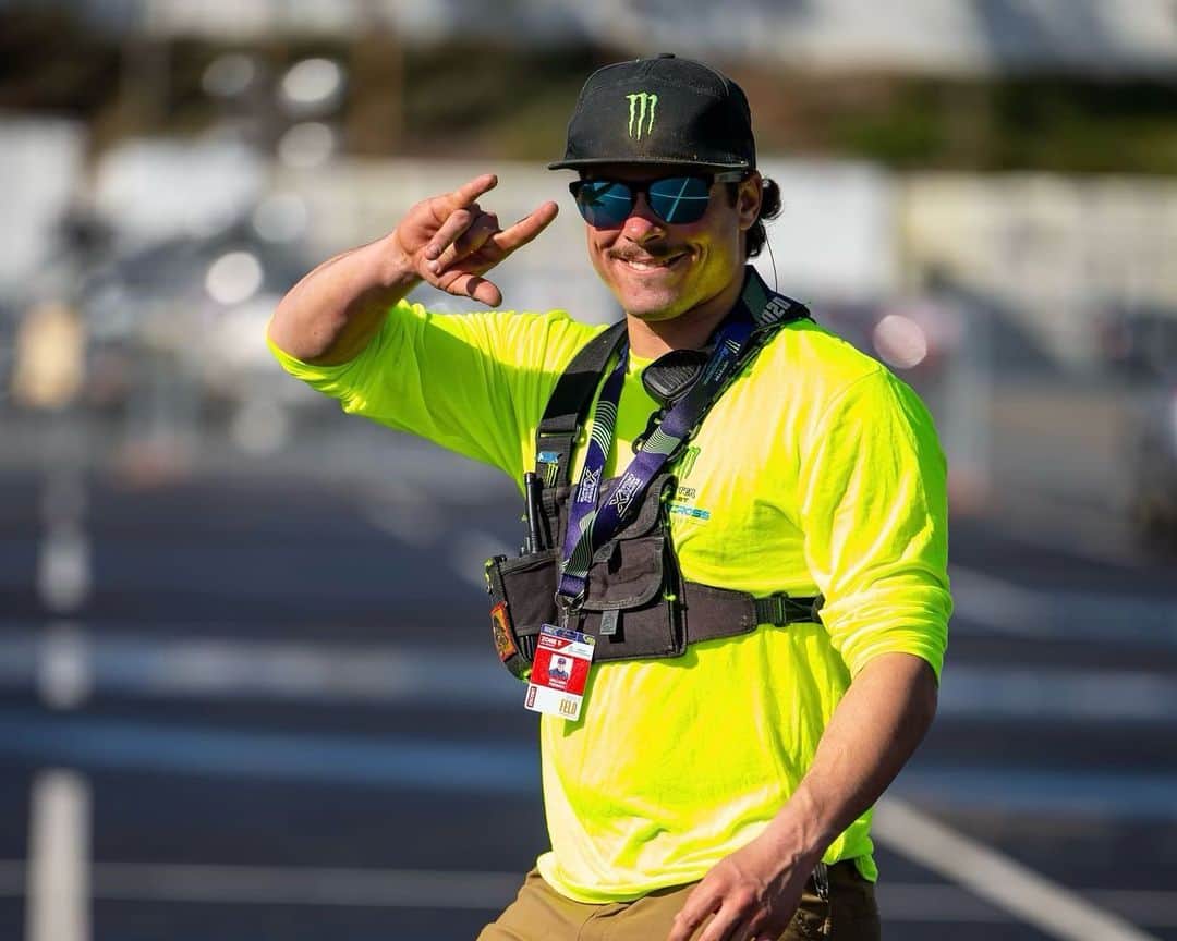 Racer X Onlineのインスタグラム：「Before we get too far into the racing news for this week, we have some sad news from the series. Wills Fedrick, the paddock manager of Monster Energy AMA Supercross, passed away unexpectedly on Wednesday evening. Wills always had a friendly and smiling face in the pits and worked sun-up to sun-down to make the Monster Energy Supercross FanFest as best as it could be for fan, riders, teams, and truck drivers. He was an energetic and spirited young man that was well respected and loved by the paddock and has made a lasting impression on the sport of Supercross. Wills Fredrick will be sorely missed by everyone involved in Monster Energy AMA Supercross. Godspeed Wills.」